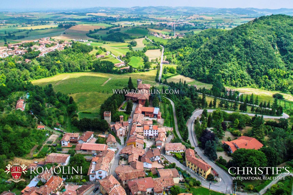WEINGÜTER ZU VERKAUFEN IM MONFERRATO, BURGEN ZU VERKAUFEN IN PIEMONT, LANDGUT UND LANDHÄUSER ZUM VERKAUF IM MONFERRATO