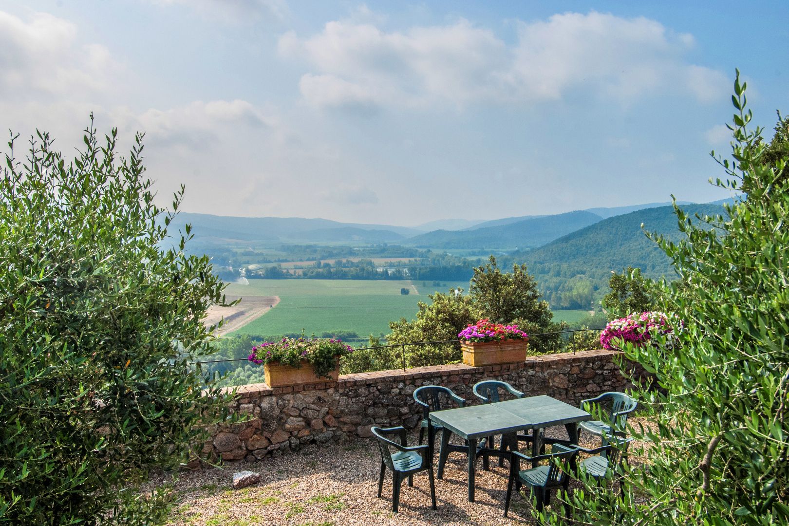 VAL D'ELSA - LANDHAUS UND WEINBERGE ZU VERKAUFEN