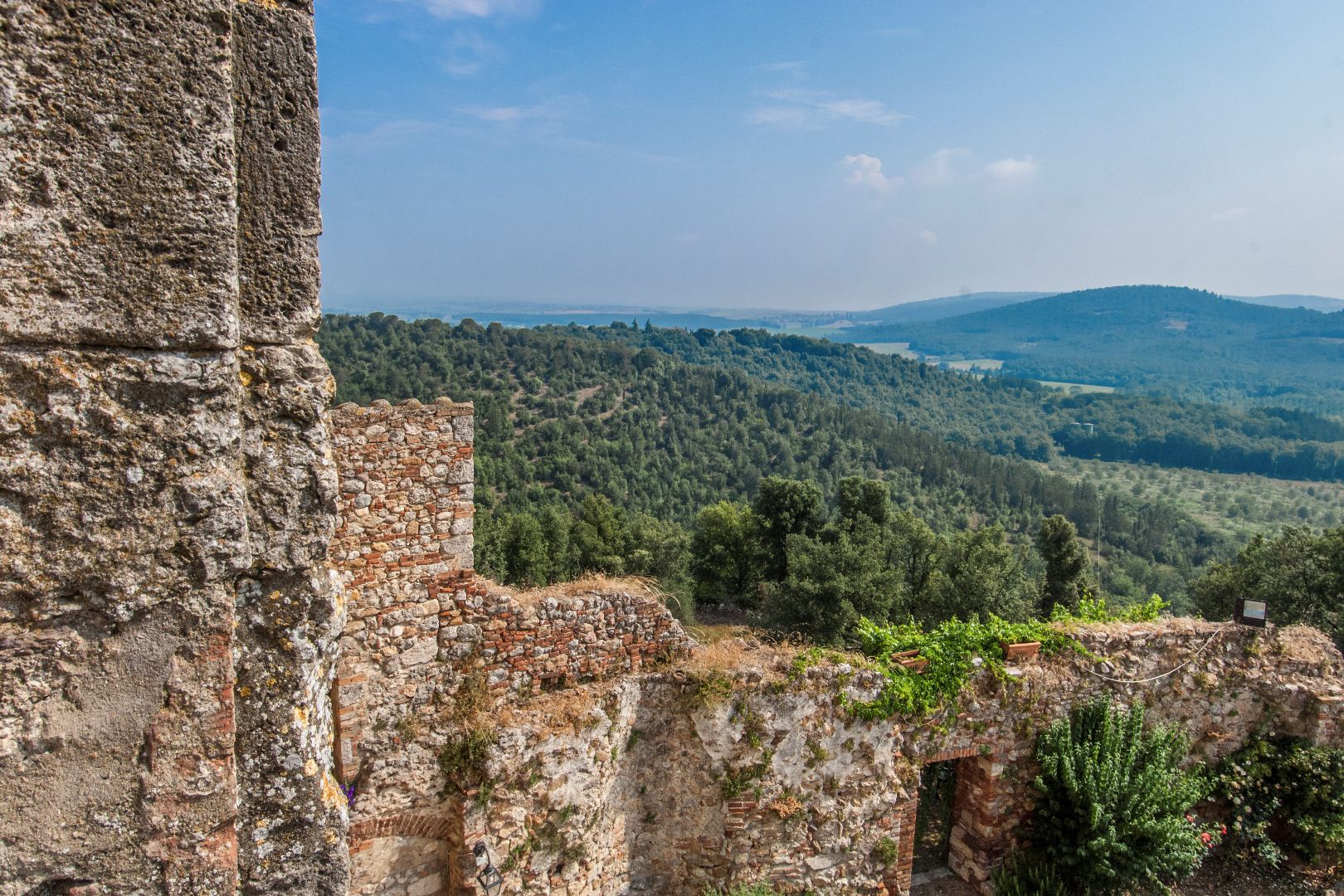 VAL D'ELSA - LANDHAUS UND WEINBERGE ZU VERKAUFEN