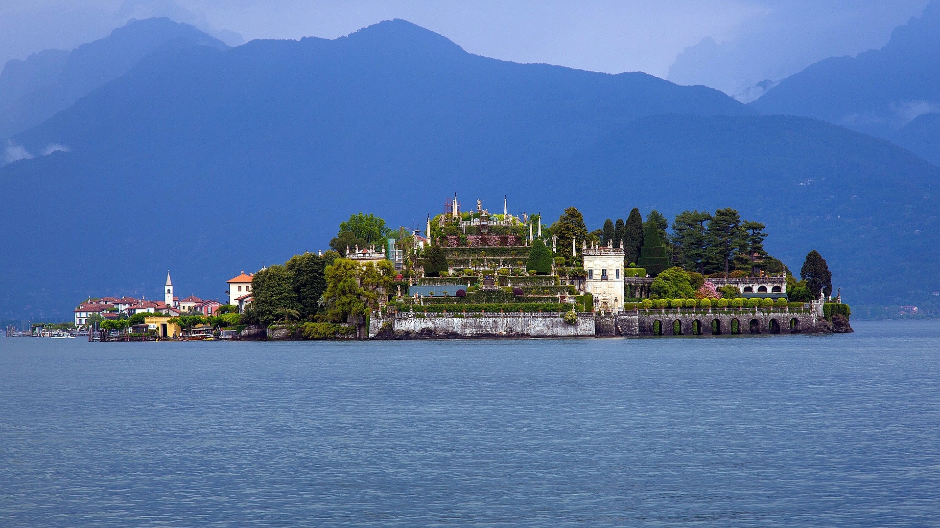 LAGO MAGGIORE - VILLEN MIT SEEBLICK ZU VERKAUFEN IN ITALIEN