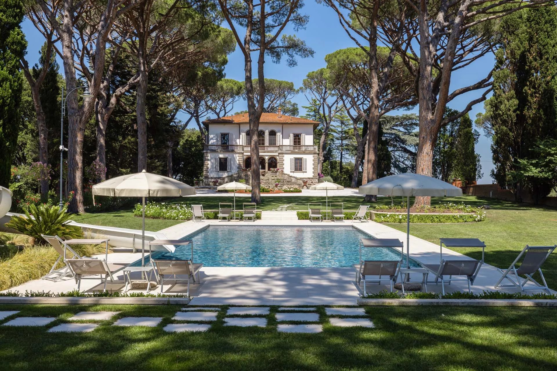 Villa Liberty Pisa: Die Eleganz des frühen 20. Jahrhunderts zwischen Kunst und Meer