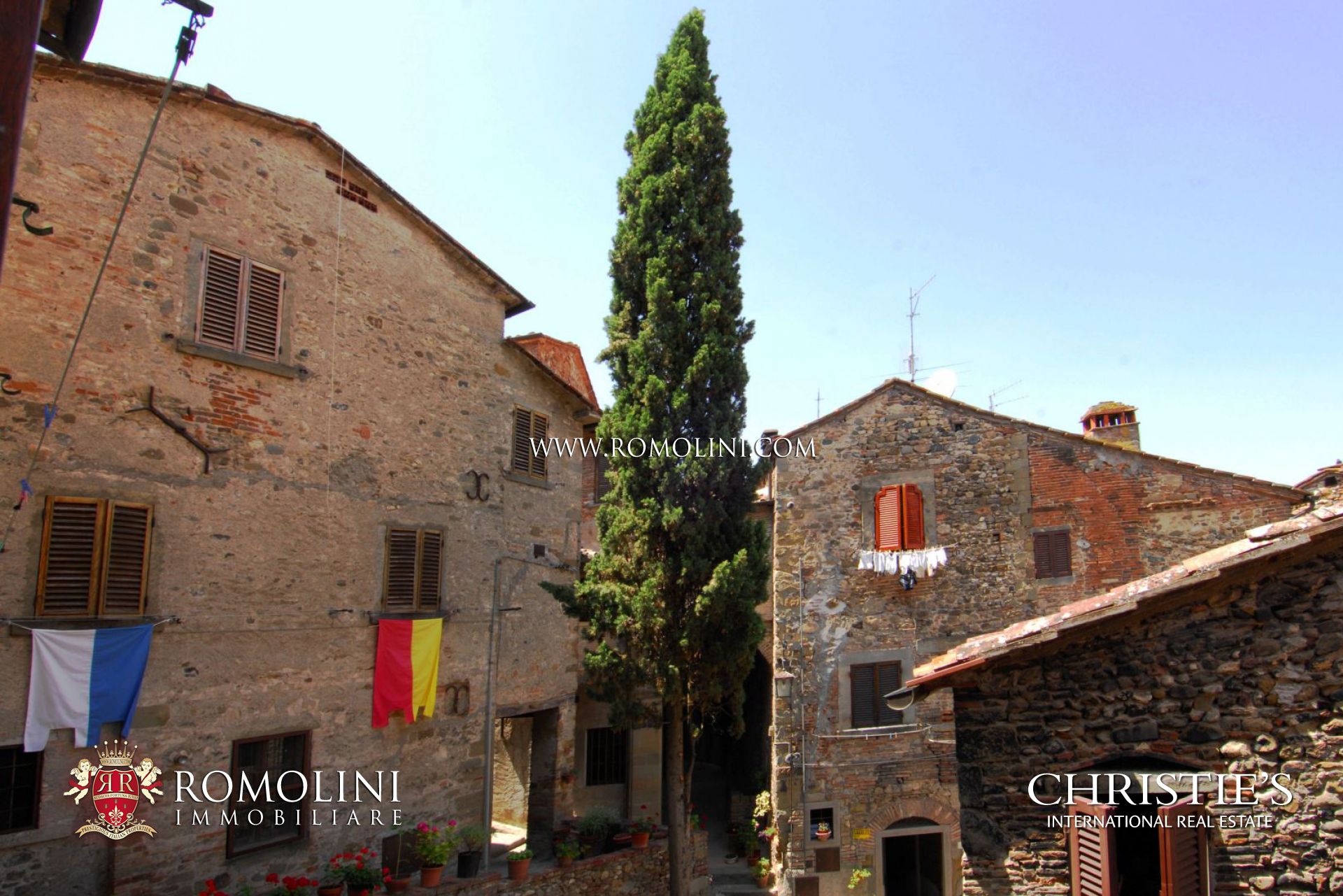 ANGHIARI: LANDHÄUSER, LUXUSVILLEN, AGRITURISMI UND WOHNUNGEN IN ANGHIARI ZU VERKAUFEN, AREZZO, TOSKANA