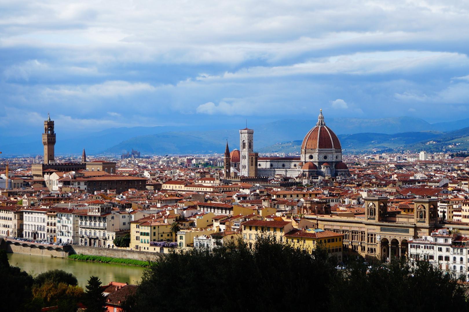 LUXUSIMMOBILIEN IN FLORENZ ZU VERKAUFEN - VILLEN, WOHNUNGEN, PENTHï¿½USER, WEINGï¿½TER