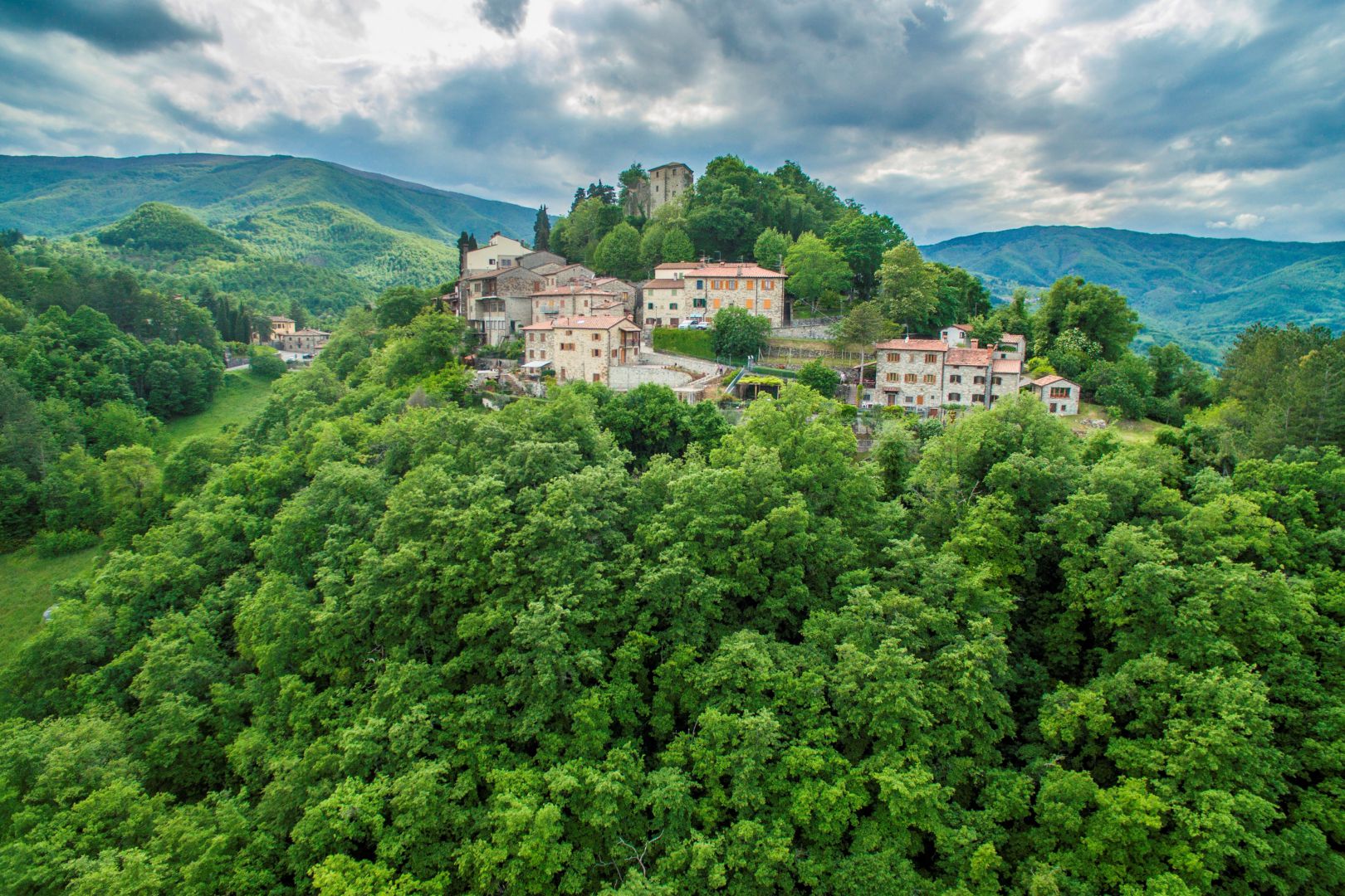 CAPRESE MICHELANGELO: LANDHÂUSER, BAUERNHÄUSER, LUXUSVILLEN UND WOHNUNGEN KAUFEN IN CAPRESE, AREZZO, TOSKANA