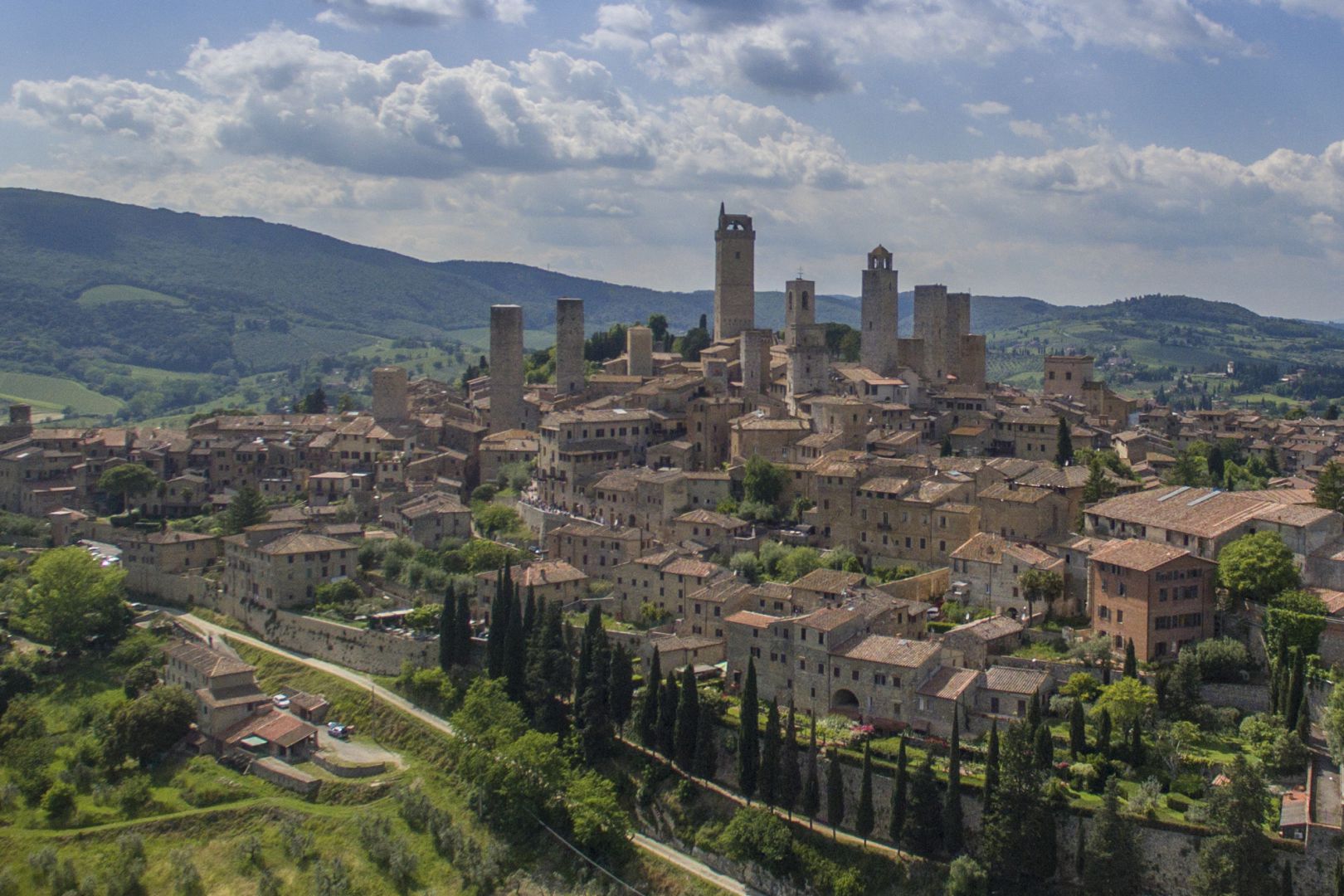 WEINGUT IN SAN GIMIGNANO ZU VERKAUFEN - LANDHÄUSER, VILLEN UND AGRITURISMI IN DER TOSKANA