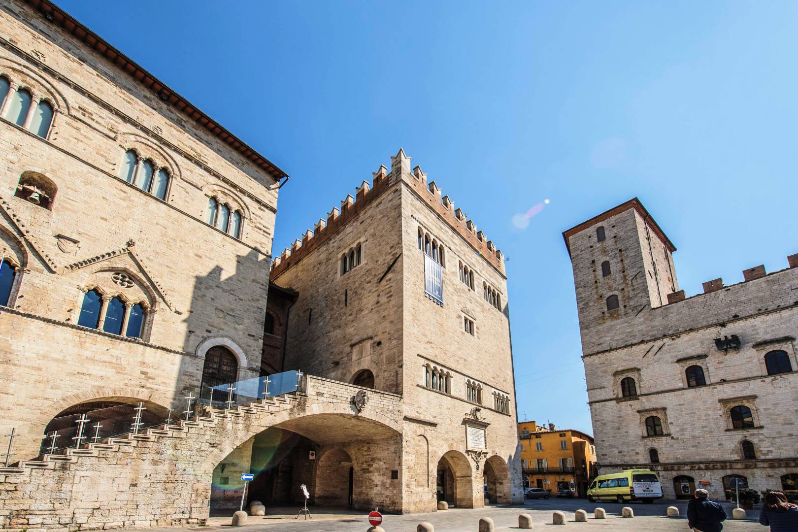 LANDHÄUSER UND VILLEN IN TODI ZU VERKAUFEN - BURGEN, MITTELALTERLICHE TURME UND WEINGÜTER IN UMBRIEN ZU VERKAUFEN