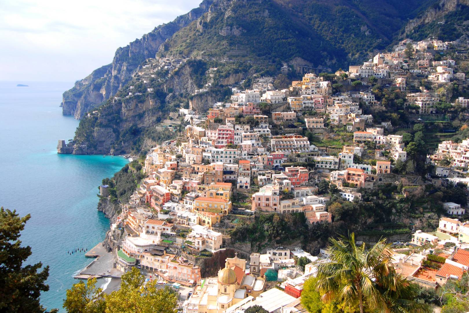LUXUSVILLEN, VILLEN MIT MEERBLICK, WOHNUNGEN UND HISTORISCHE GEBÄUDE ZU VERKAUFEN, POSITANO