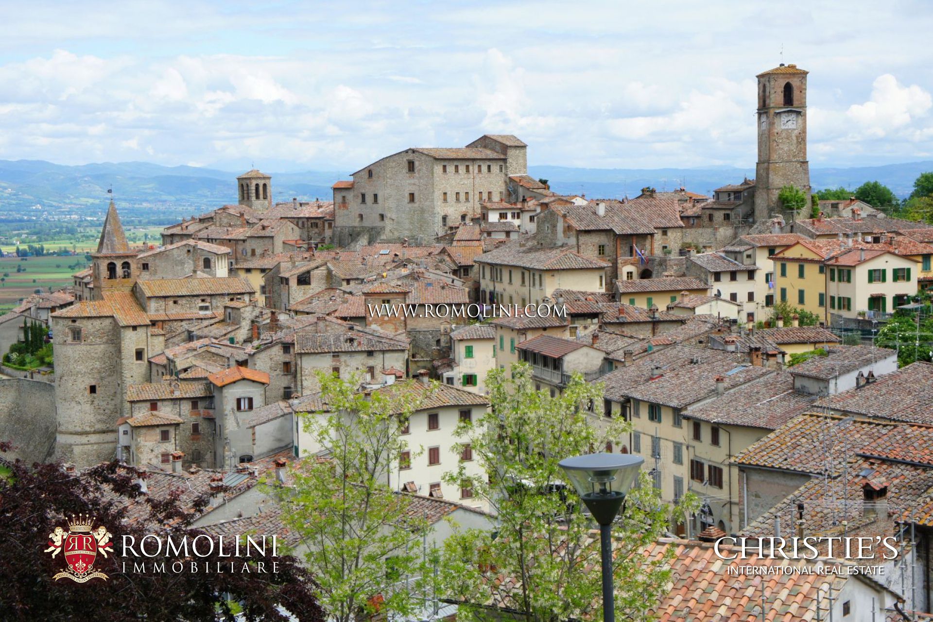 ANGHIARI: LANDHÄUSER, LUXUSVILLEN, AGRITURISMI UND WOHNUNGEN IN ANGHIARI ZU VERKAUFEN, AREZZO, TOSKANA
