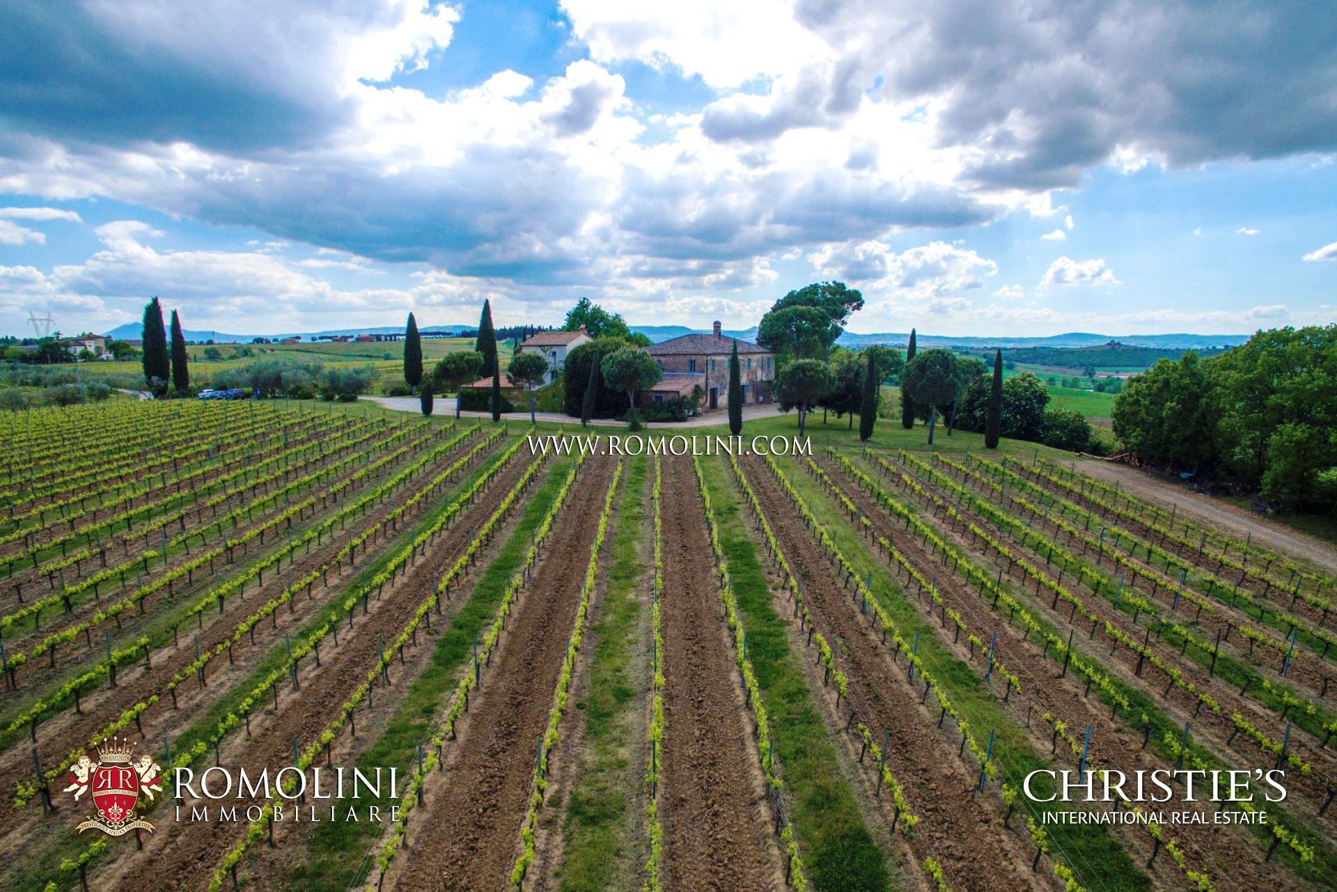 LANDHÄUSER, BAUERNHÄUSER, WEINGÜTER, LANDGÜTER, MITTELALTERLICHE TÜRME UND VILLEN IN MONTEPULCIANO