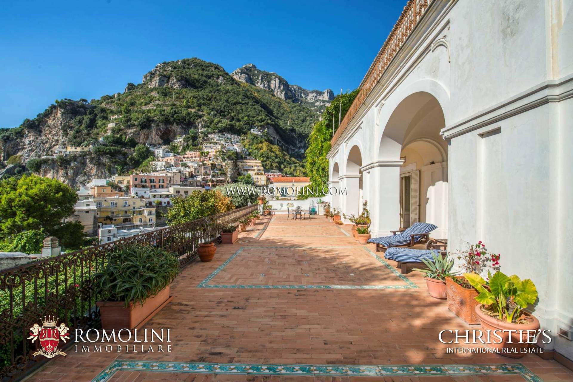 LUXUSVILLEN, VILLEN MIT MEERBLICK, WOHNUNGEN UND HISTORISCHE GEBÄUDE ZU VERKAUFEN, POSITANO
