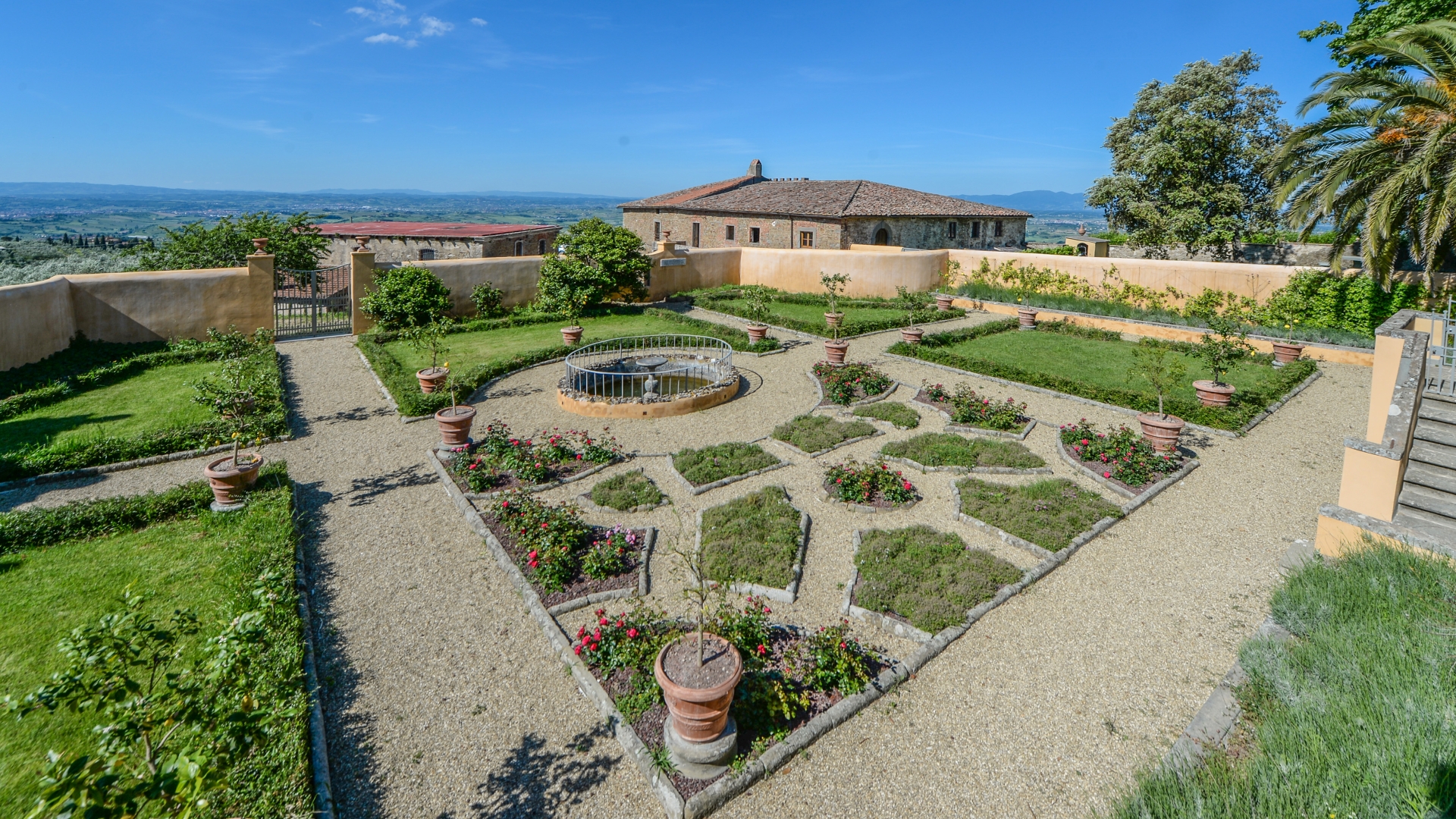 LANDHÄUSER, WEINGÜTER UND HISTORISCHE VILLA ZU VERKAUFEN IN VINCI, FLORENZ
