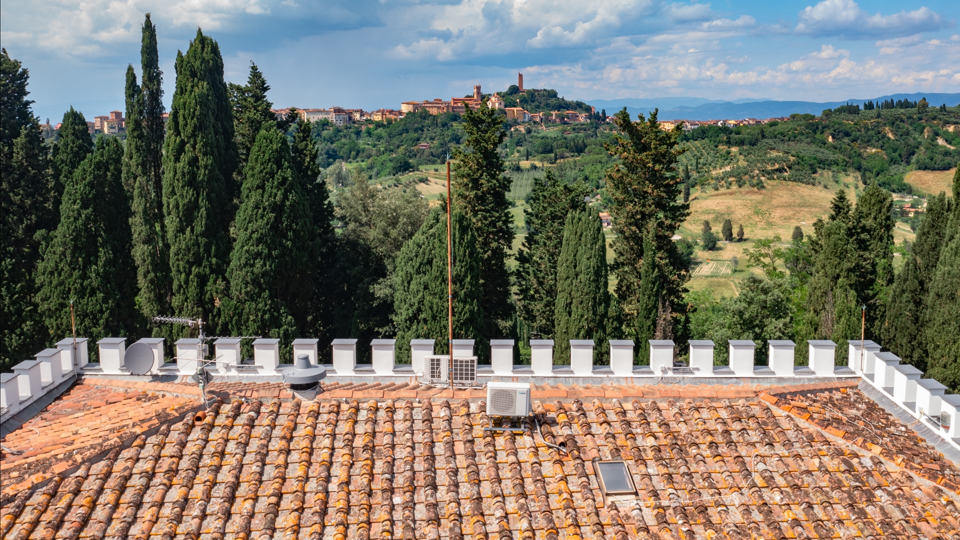 RESTAURIERTE BAUERNHÄUSER, VILLEN UND RESORTS MIT WELLNESSZENTREN ZU VERKAUFEN IN MONTECATINI TERME, TOSKANA