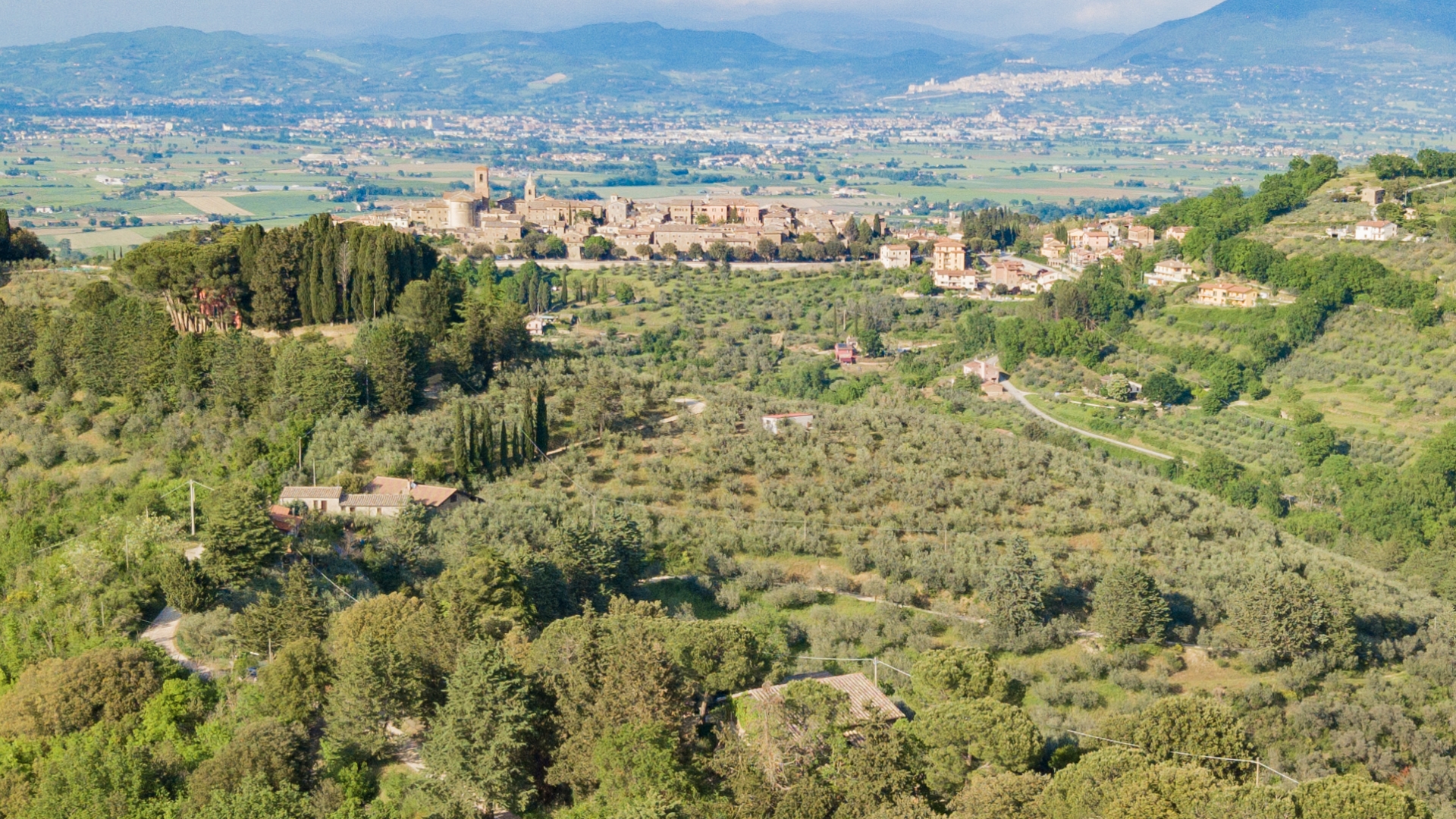 UMBRIA BAUERNHÄUSER UND HISTORISCHE VILLEN ZU VERKAUFEN IN BETTONA - LÄNDLICHE IMMOBILIEN ZU VERKAUFEN IN PERUGIA