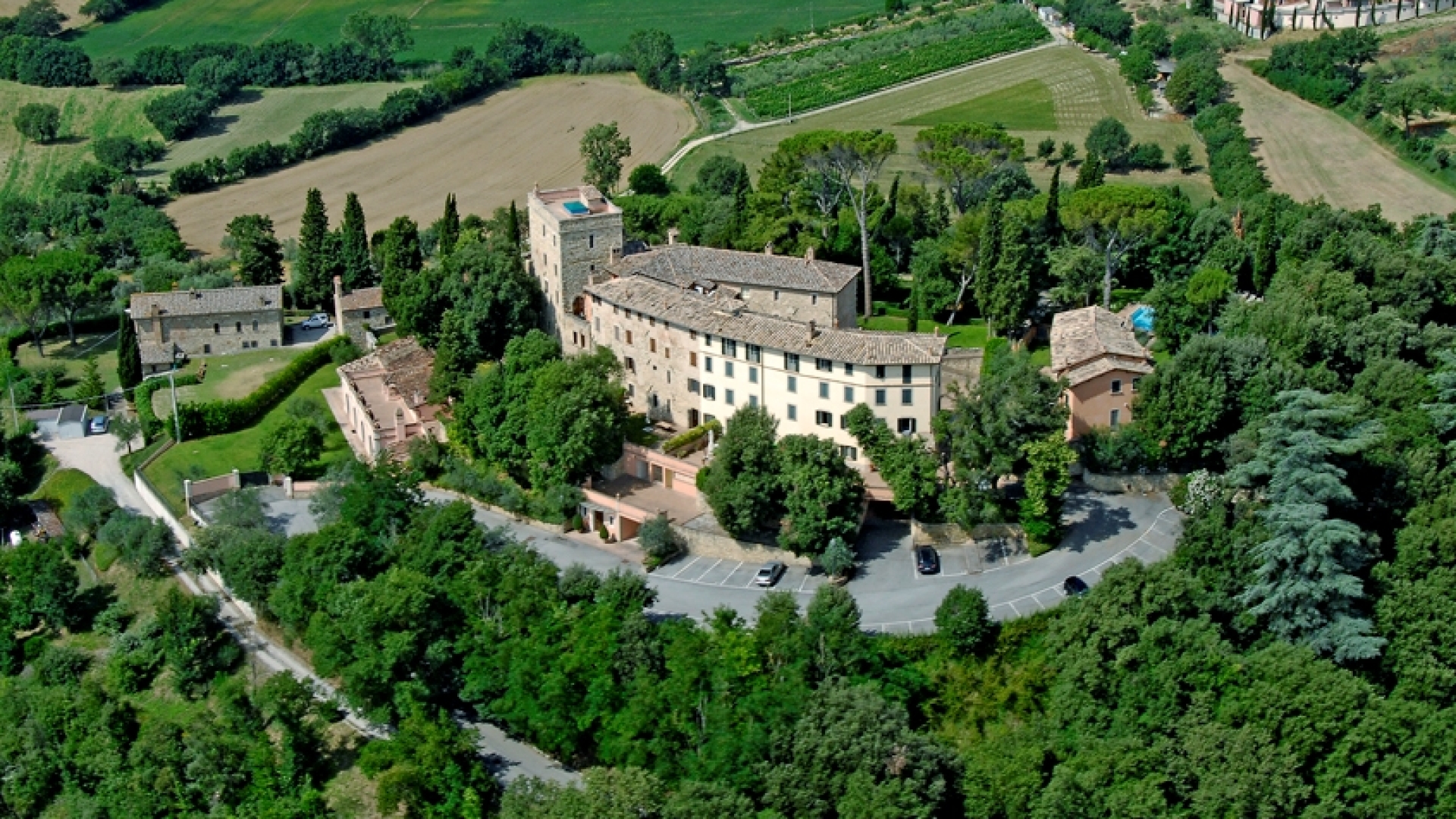 LUXURIÖSE VILLEN UND LANDHÄUSER ZUM VERKAUF IN CORCIANO - UMBRIA PROPERTIES FOR SALE