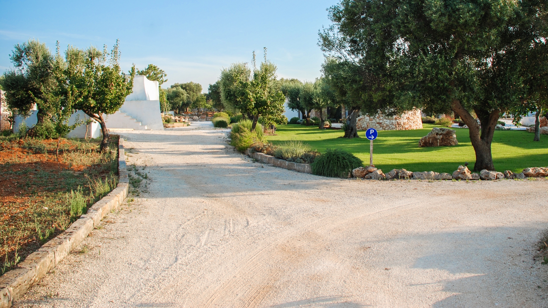 LUXUSVILLEN, RESTAURIERTE TRULLI UND IMMOBILIEN AM MEER IN OSTUNI, APULIEN ZU VERKAUFEN