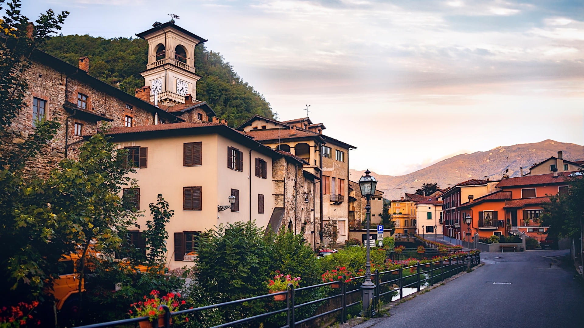 VILLEN UND LANDHÄUSER ZU VERKAUFEN IN AGRATE CONTURBIA, PIEDMONT