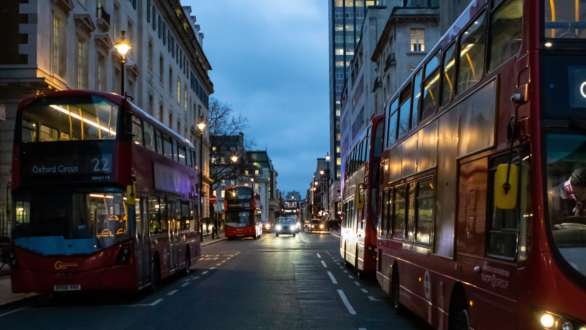 LUXUSWOHNUNGEN UND STADTHÄUSER ZUM VERKAUF IN CHELSEA, LONDON