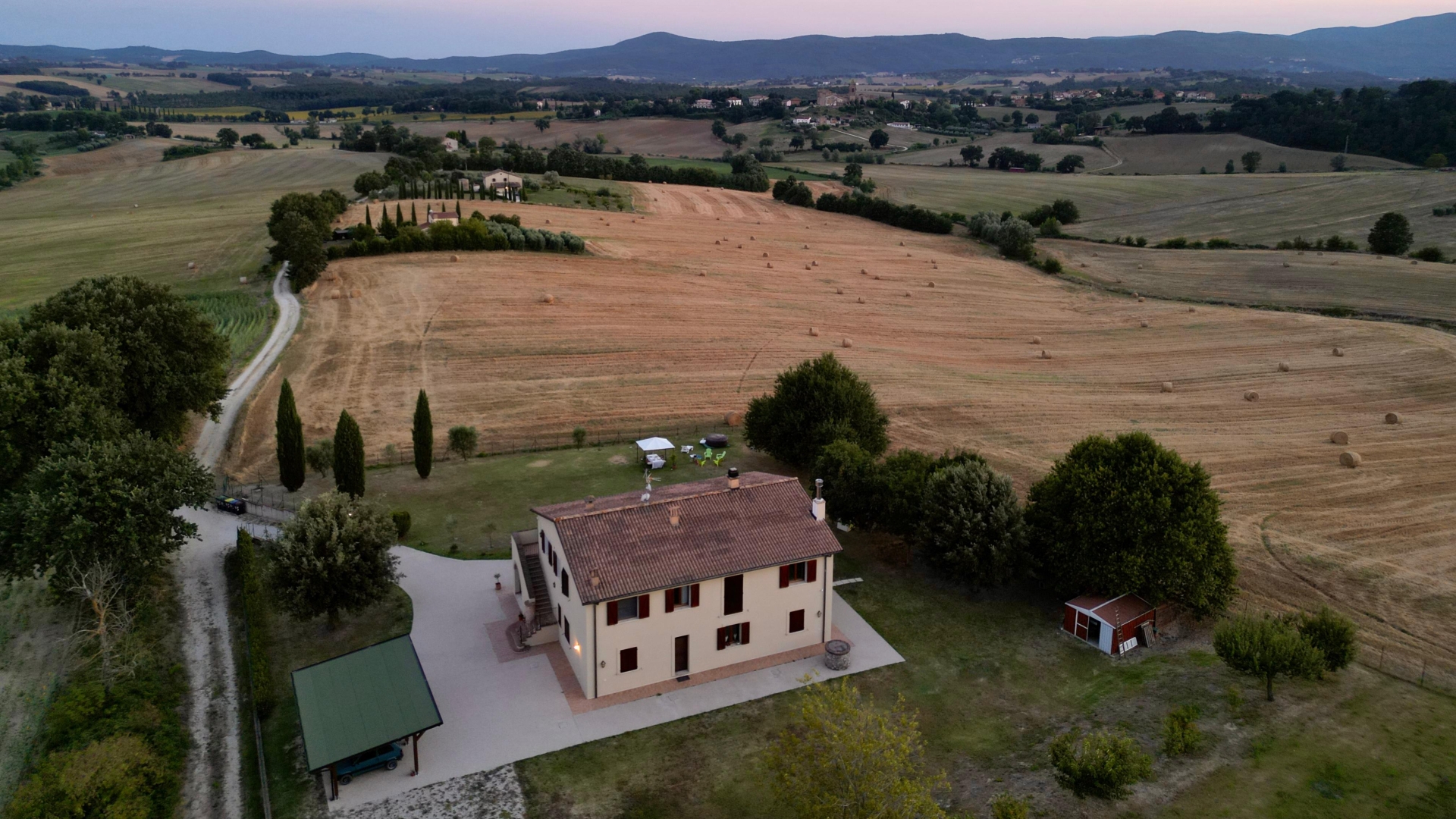 RENOVIERTE VILLEN UND BAUERNHÄUSER ZU VERKAUFEN IN MONTECASTRILLI, TERNI, UMBRIEN
