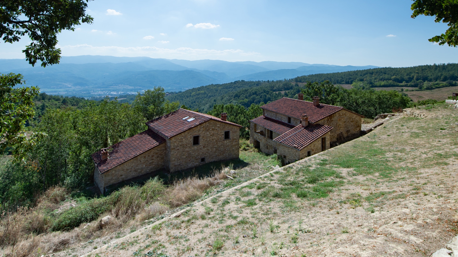 RUSTIKALE LANDHÄUSER, VILLEN UND LANDGÜTER ZUM VERKAUF IN MUGELLO, TOSKANA