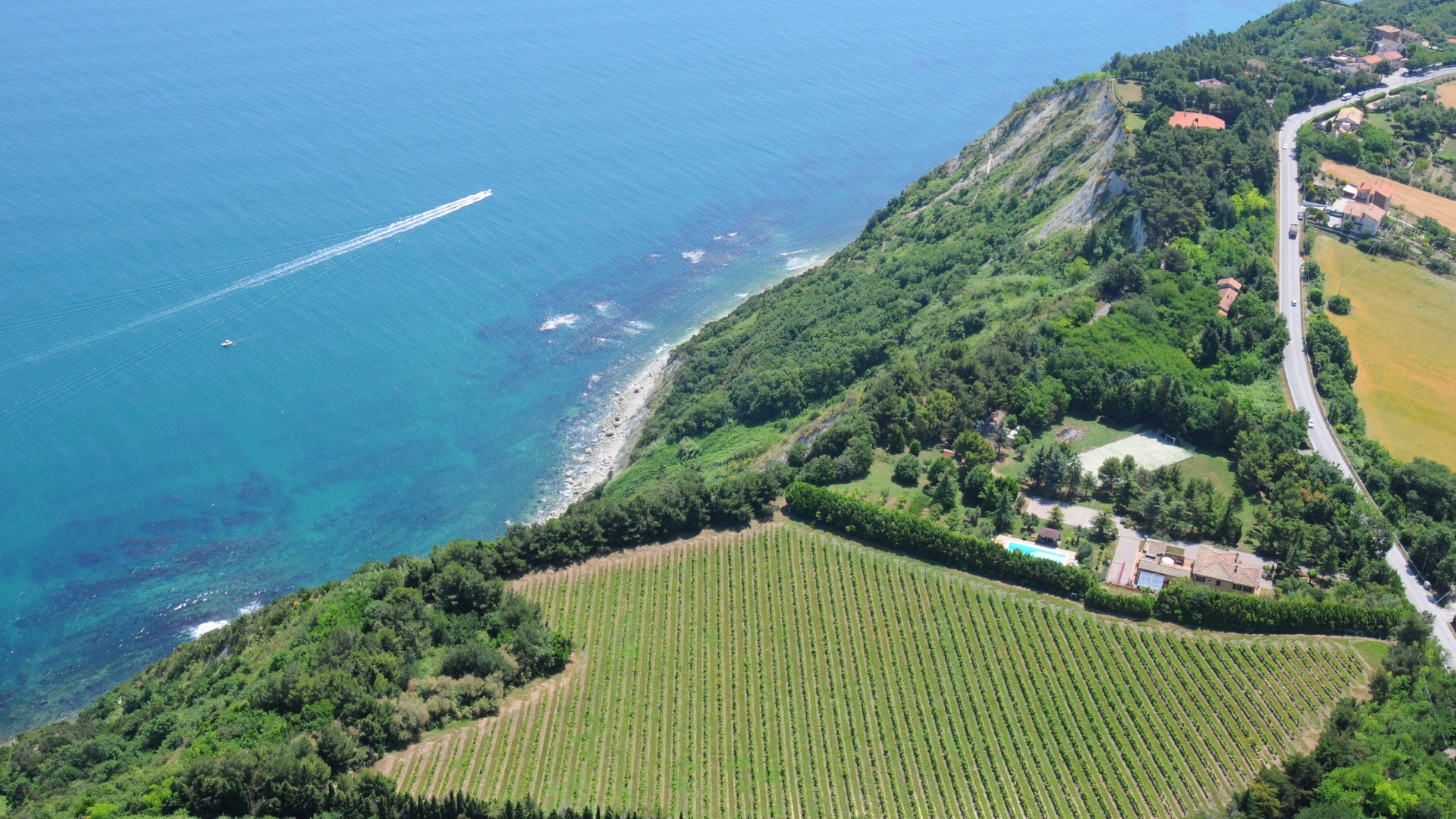 VILLEN, LANDHÄUSER UND PENTHÄUSER MIT MEERBLICK ZUM VERKAUF IN SENIGALLIA