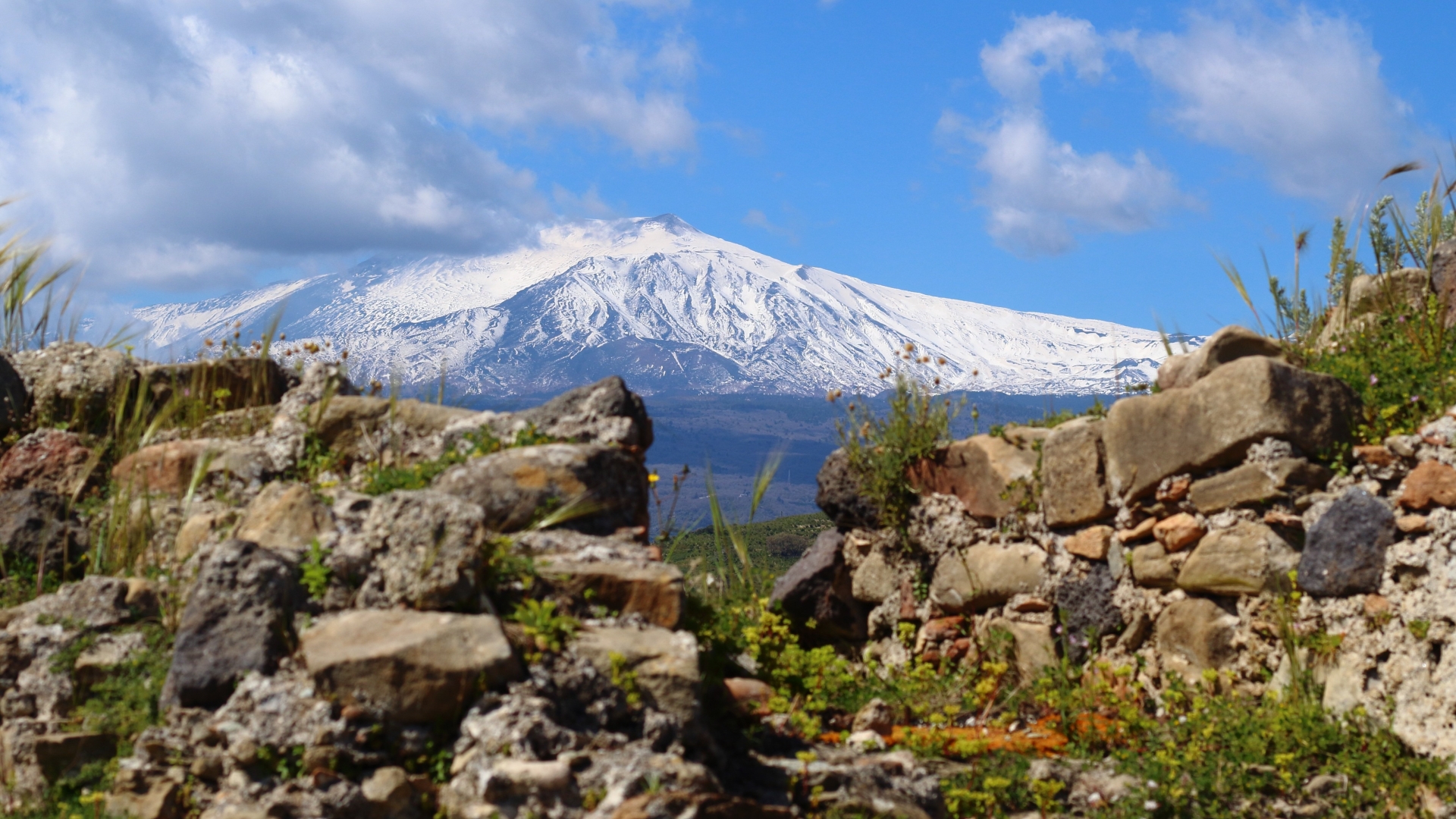 VILLEN MIT MEERBLICK, LANDHÄUSER UND WEINGÜTER ZU VERKAUFEN IN PIEDIMONTE ETNEO, SIZILIEN