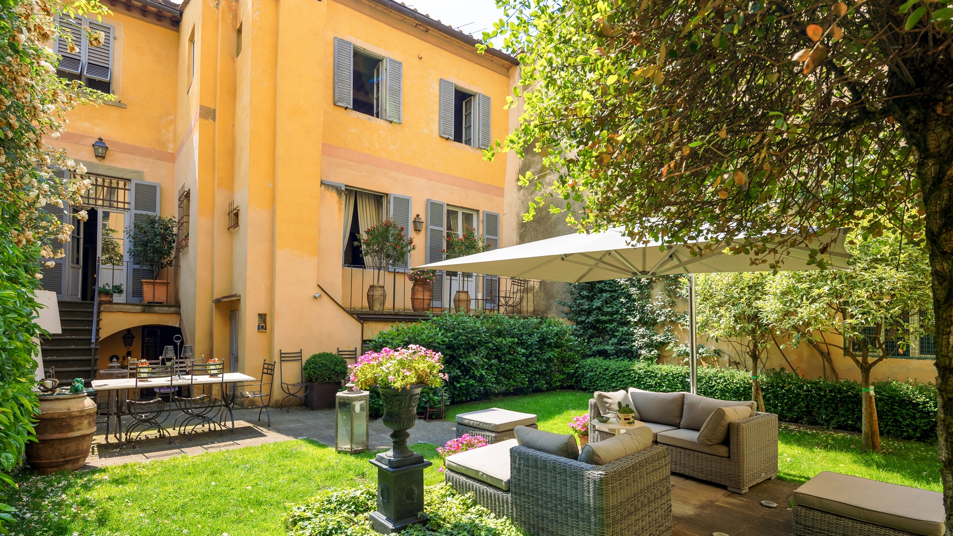 IMMOBILI ZU VERKAUFEN IN DER DOMVIERTEL VON AREZZO, AREZZO: STADTHÄUSER, WOHNUNGEN UND APPARTEMENTS