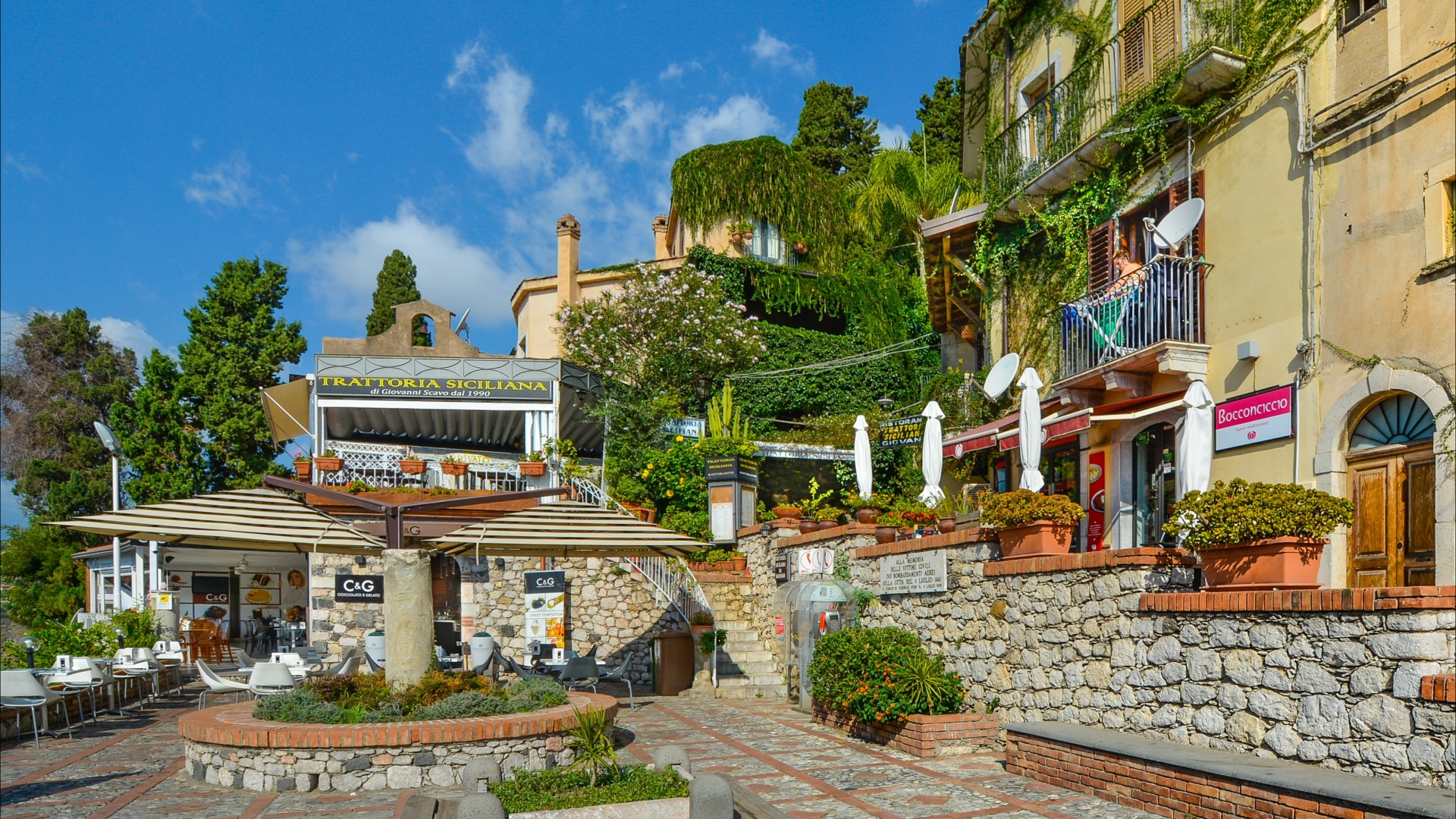 LUXUSVILLEN UND WOHNUNGEN MIT MEERBLICK ZUM VERKAUF IN TAORMINA, SIZILIEN