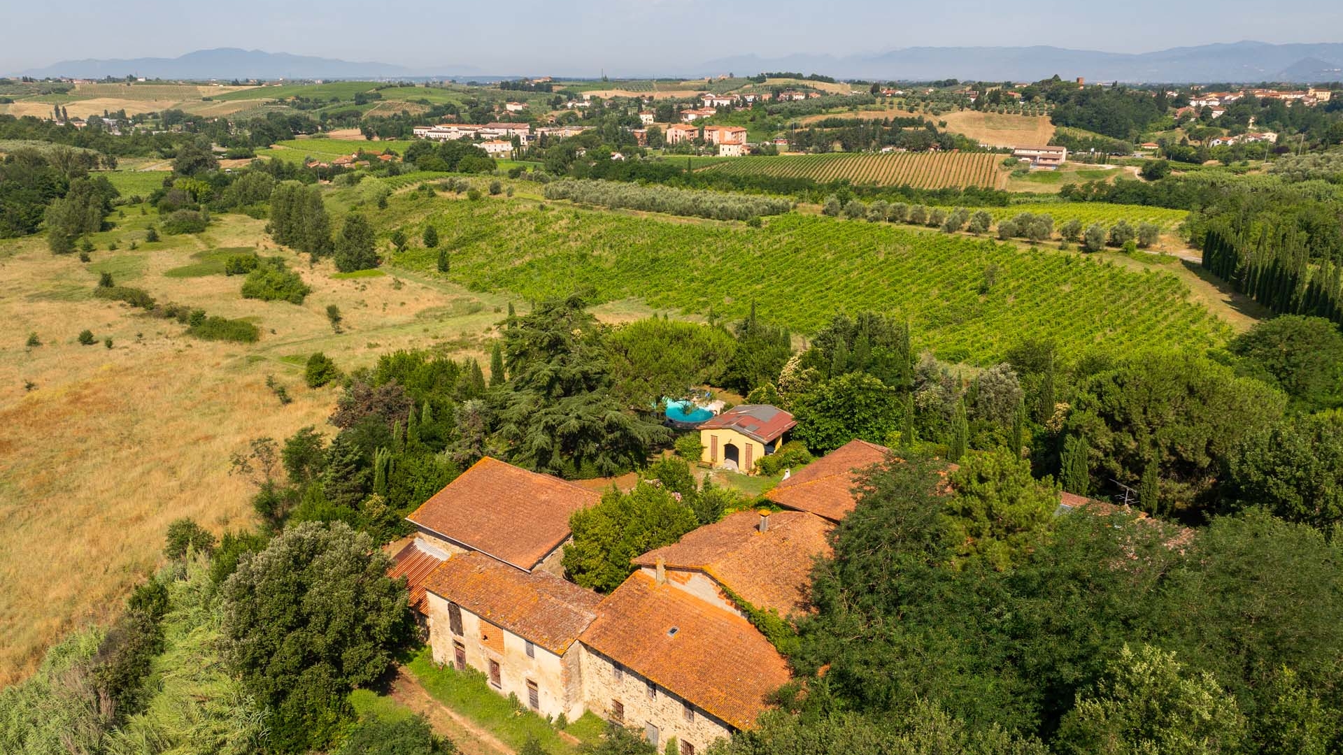 RENOVIERTES LANDHÄUSER, LUXUSVILLEN, WEINBERGE UND EXCLUSIVE LANDGÜTER  ZUM VERKAUF IN BARBERINO DI MUGELLO, FLORENZ, TOSKANA