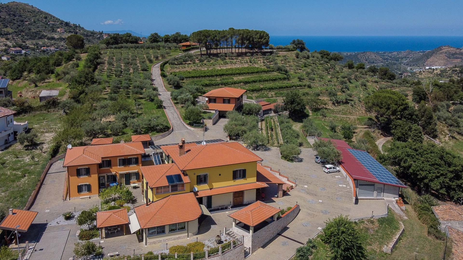 VILLEN AM MEER, EXKLUSIVE WOHNUNGEN UND LANDGÜTER ZUM VERKAUF IN PATTI, SIZILIEN