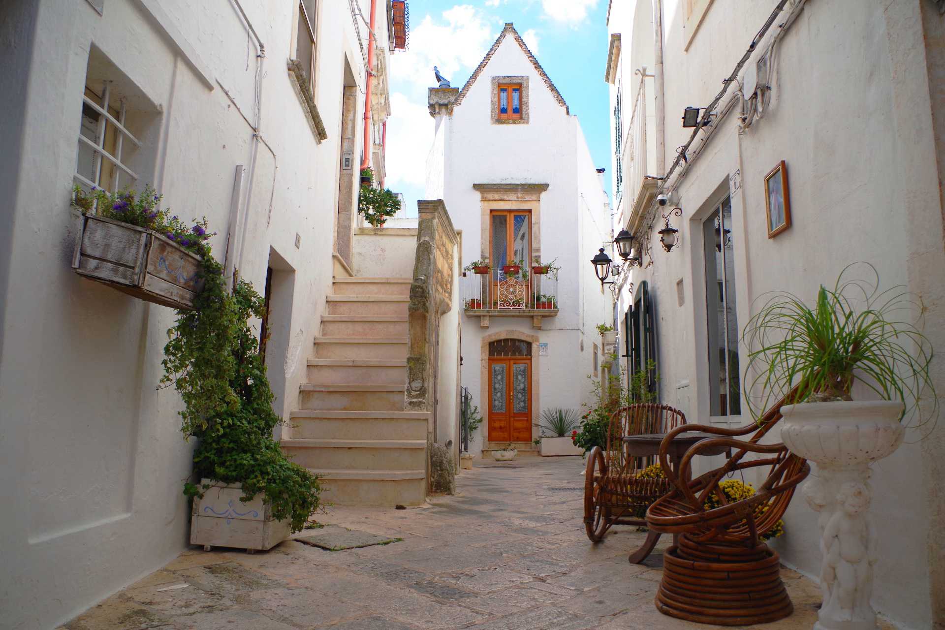 MAKLER IMMOBILIEN BARI, VILLEN, MASSERIE, WEINBERGE & WEINGÜTER ZUM KAUFEN BARI, APULIEN