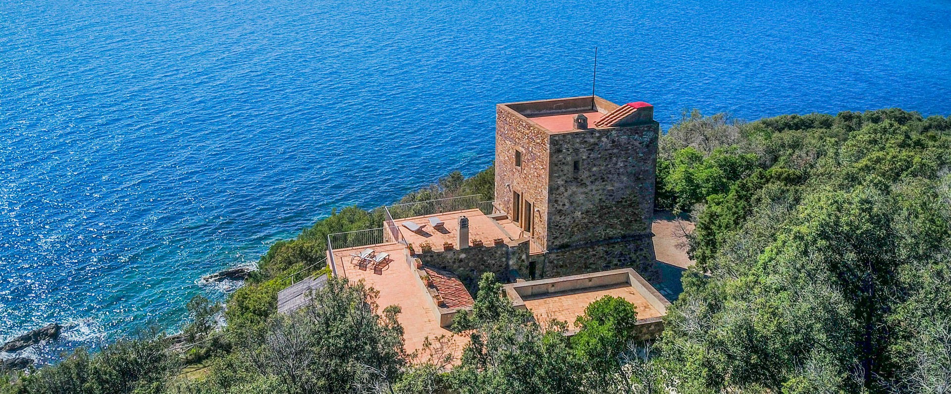 IMMOBILIEN AM MEER ZU VERKAUFEN IN ORBETELLO, ARGENTARIO - LUXUSVILLEN MIT PRIVATEM ZUGANG ZUM MEER ZU VERKAUFEN ARGENTARIO