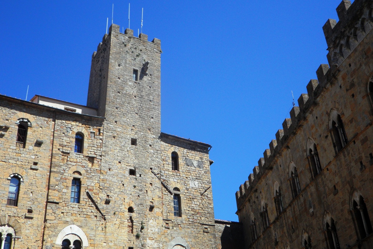 LANDHÄUSER UND AGRITURISMI ZUM VERKAUF IN VOLTERRA | LANDGÜTER, WEINGÜTER UND VILLEN ZUM VERKAUF IN VOLTERRA