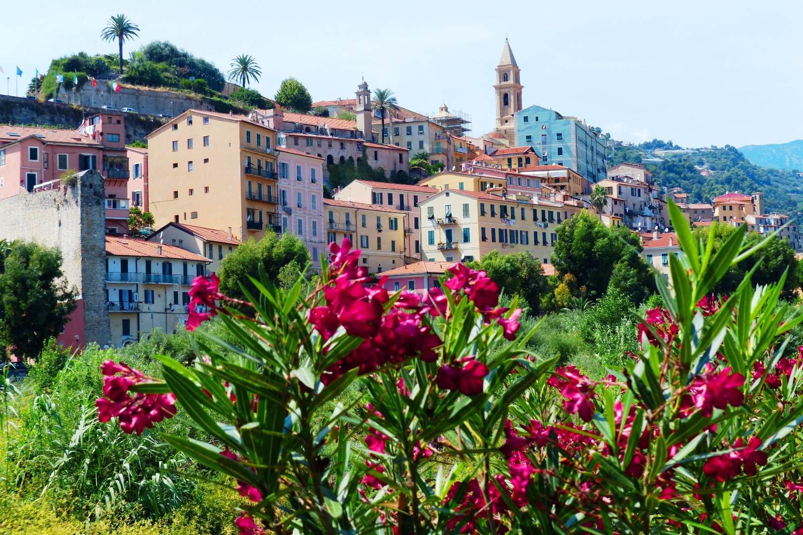 VILLA MIT MEERBLICK ZUM VERKAUF IN VENTIMIGLIA, LIGURIEN