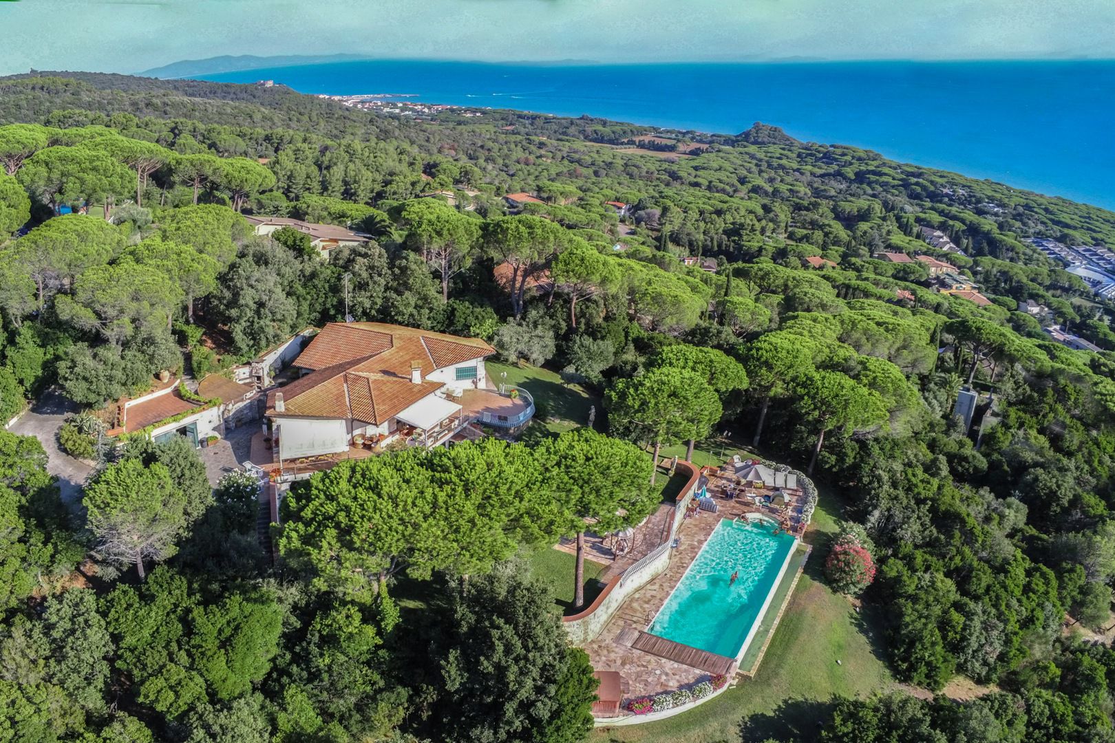 LUXUSVILLA AM MEER IN DER TOSKANA ZU VERKAUFEN