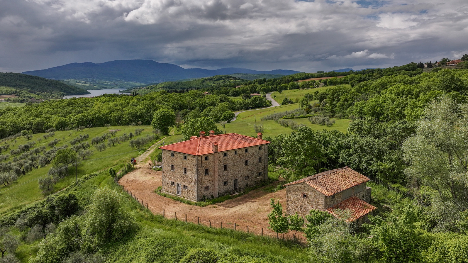 LANDBÄUERNHÄUSER ZUM VERKAUF IN SANSEPOLCRO, TOSKANISCHE LANDGÜTER UND HÄUSER ZUM KAUF IM TIBERTAL, SANSEPOLCRO, TOSKANA, AN DER GRENZE ZU UMBRIEN.