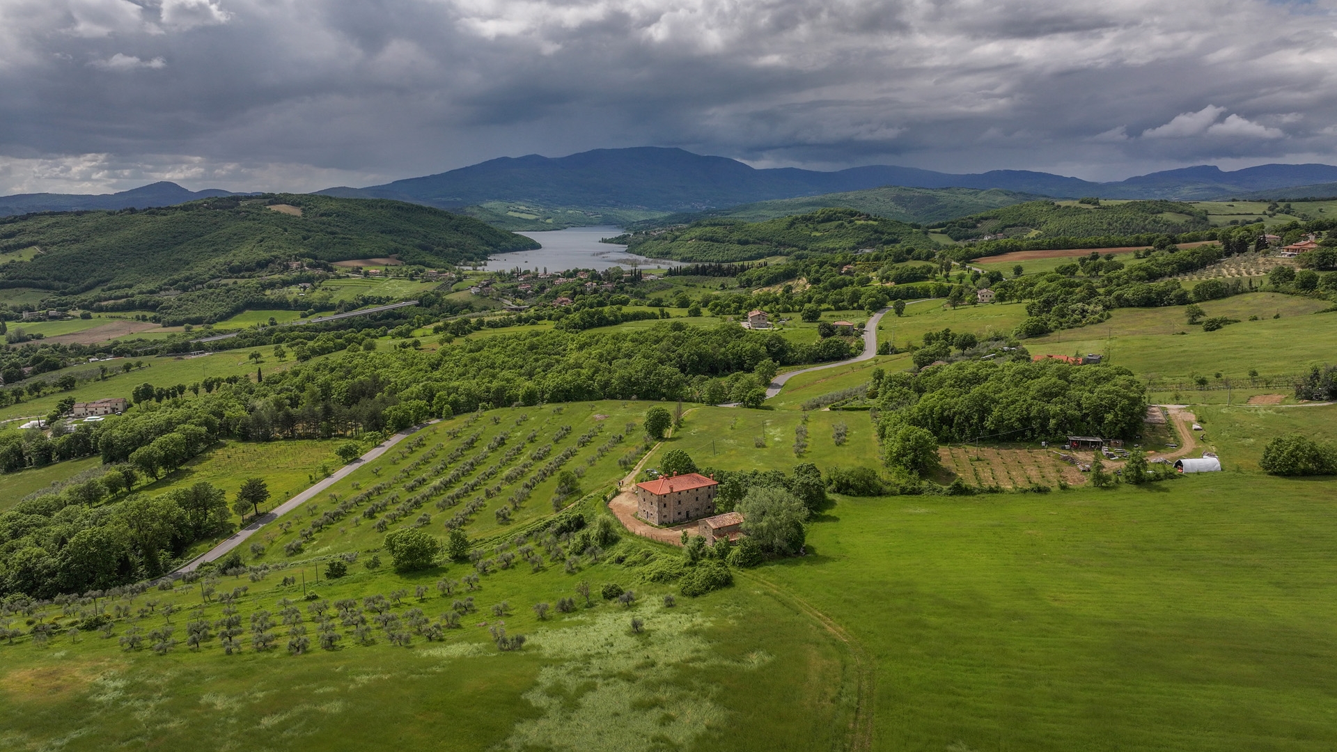 LANDBÄUERNHÄUSER ZUM VERKAUF IN SANSEPOLCRO, TOSKANISCHE LANDGÜTER UND HÄUSER ZUM KAUF IM TIBERTAL, SANSEPOLCRO, TOSKANA, AN DER GRENZE ZU UMBRIEN.