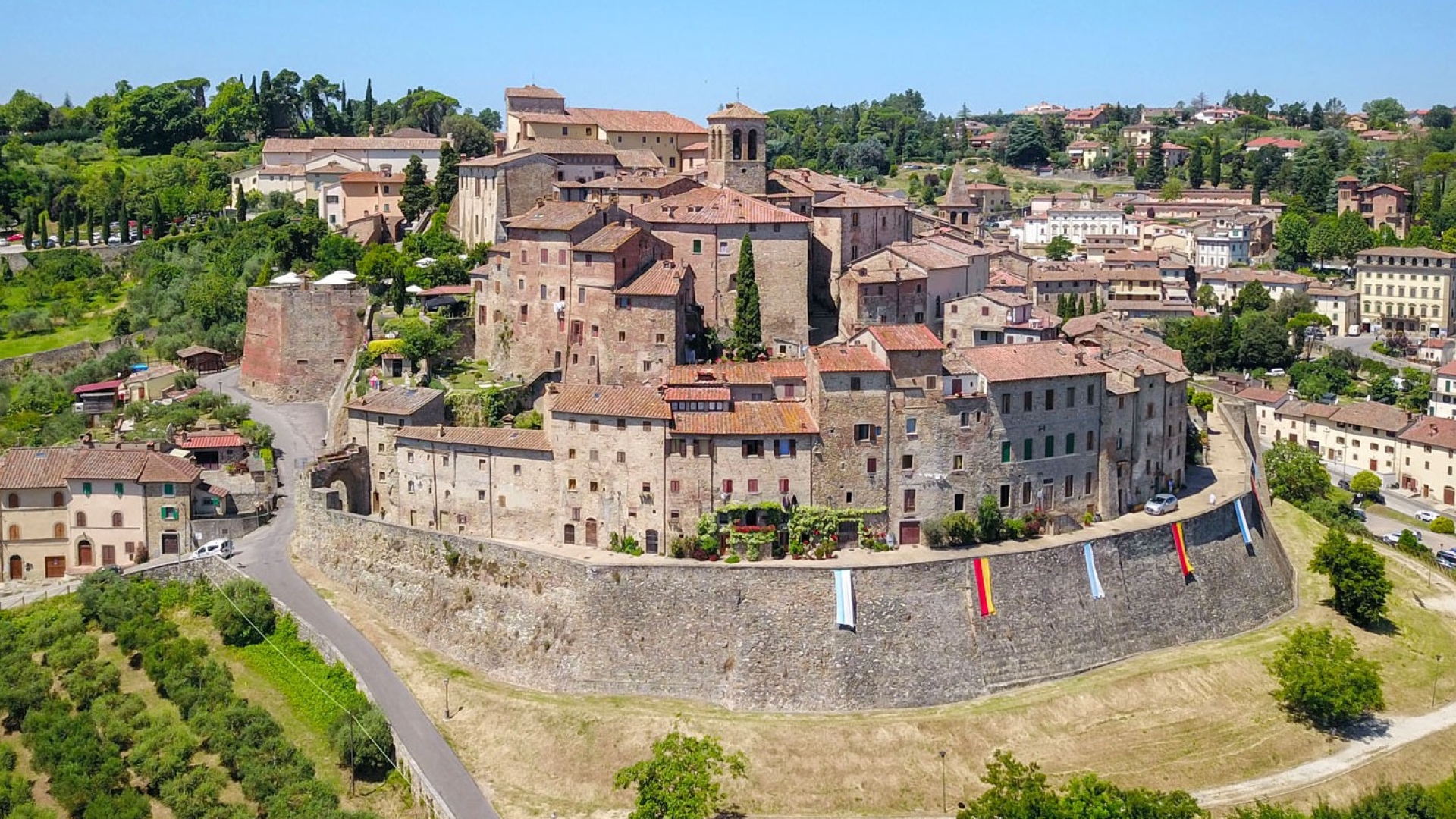 WOHNUNGEN ZUM VERKAUF IN ANGHIARI, STADTHÄUSER, WOHNUNGEN, STUDIOS IN DER TOSKANA