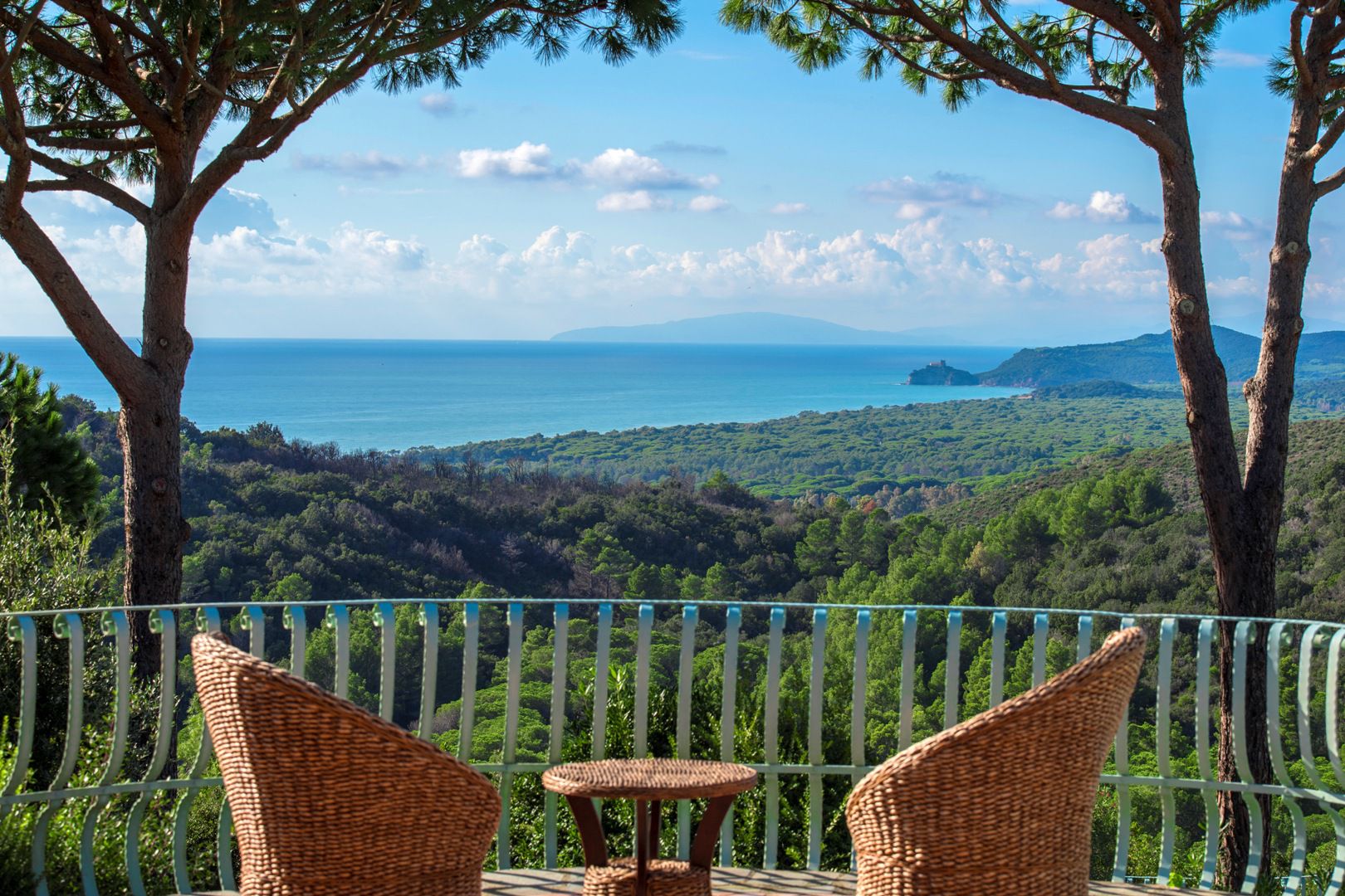 LUXUSVILLA AM MEER IN DER TOSKANA ZU VERKAUFEN