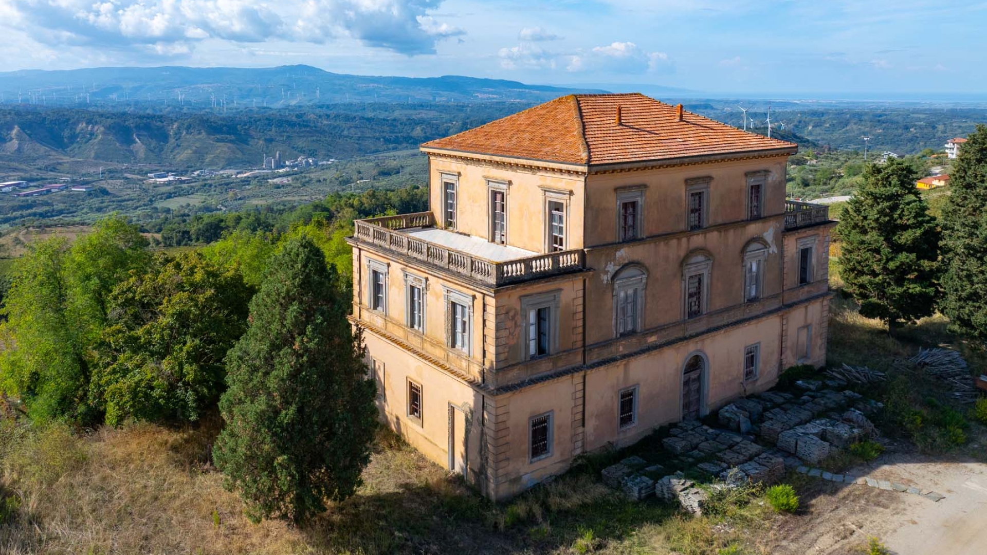 CATANZARO, KALABRIEN - FERIENHÄUSER, BED & BREAKFAST ZU VERKAUFEN IN SÜDITALIEN