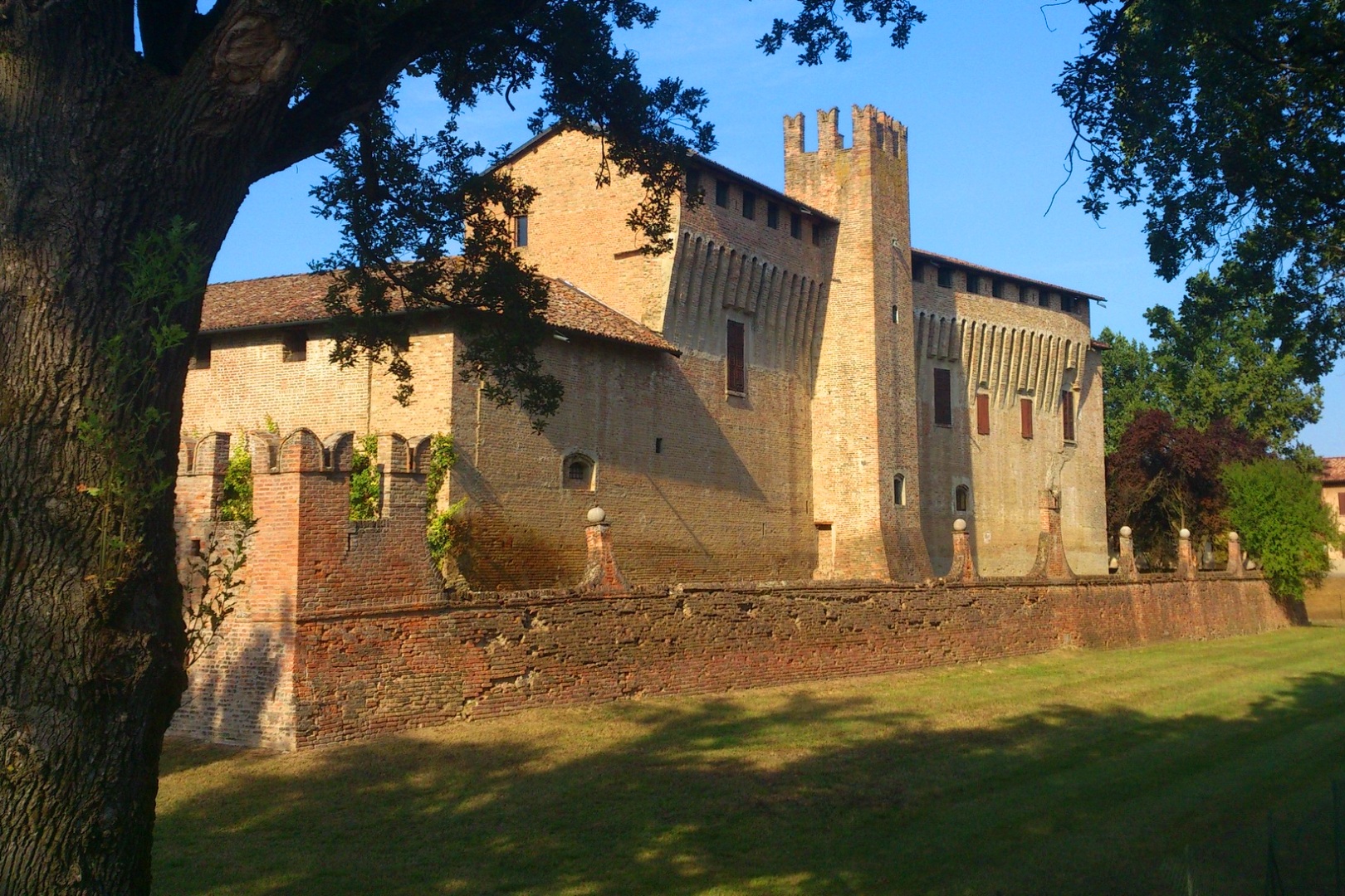 PIACENZA, EMILIA-ROMAGNA: BURGEN & SCHLÖSSER UND VILLEN KAUFEN