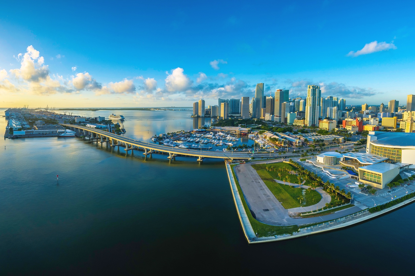 MIAMI, FLORIDA - VILLEN MIT MEERBLICK UND EXKLUSIVES PENTHÄUSER ZU VERKAUFEN