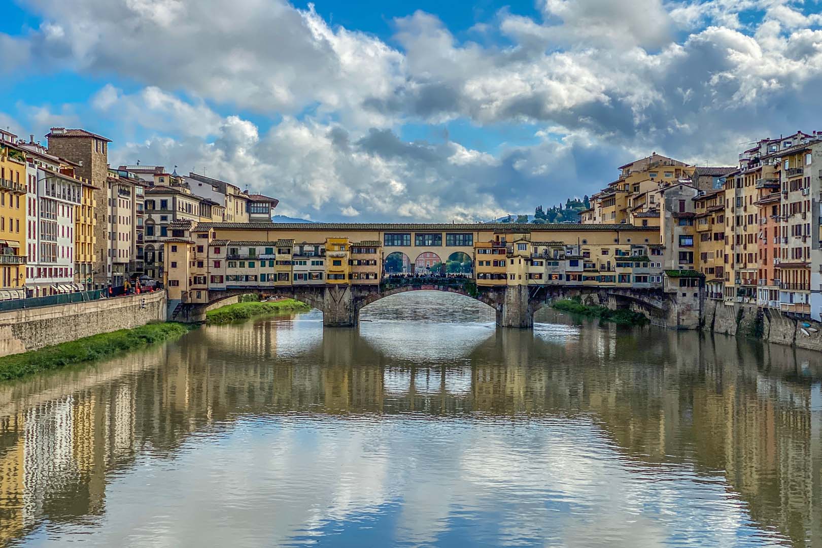 LUXUSWOHNUNGEN AM LUNGARNO, ZUM VERKAUF STEHENDE HÄUSER UND WOHNUNGEN AN DEN LUNGARNI, PALAZZO, LUXUSHOTEL AM LUNGARNO IN FLORENZ