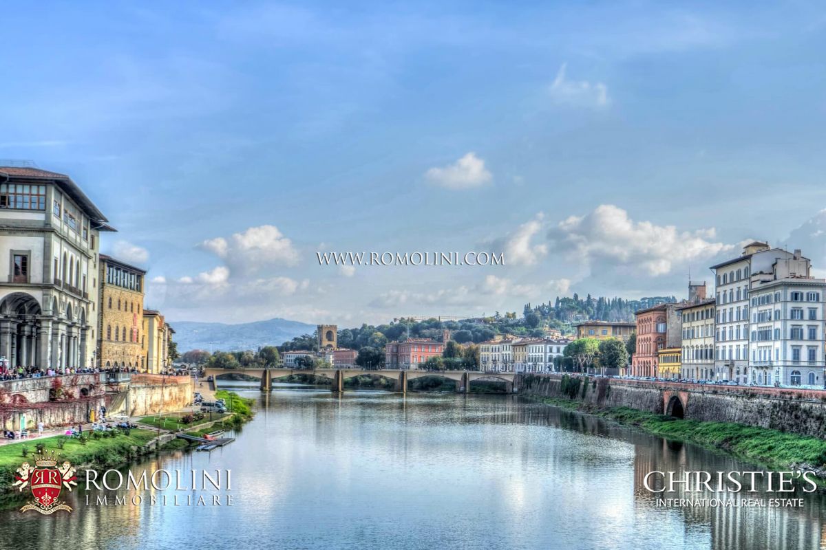 LUXUSWOHNUNGEN AM LUNGARNO, ZUM VERKAUF STEHENDE HÄUSER UND WOHNUNGEN AN DEN LUNGARNI, PALAZZO, LUXUSHOTEL AM LUNGARNO IN FLORENZ