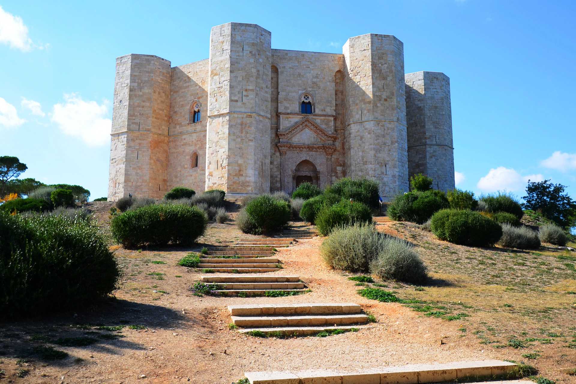 APULIEN - LUXUSVILLEN, HÄUSER AM MEER UND WOHNUNGEN ZU VERKAUFEN