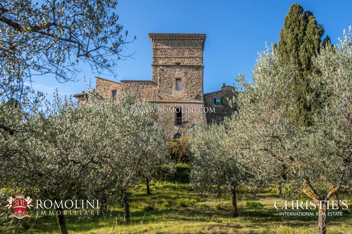 MITTELALTERLICHER TURM IN ITALIEN ZU VERKAUFEN 