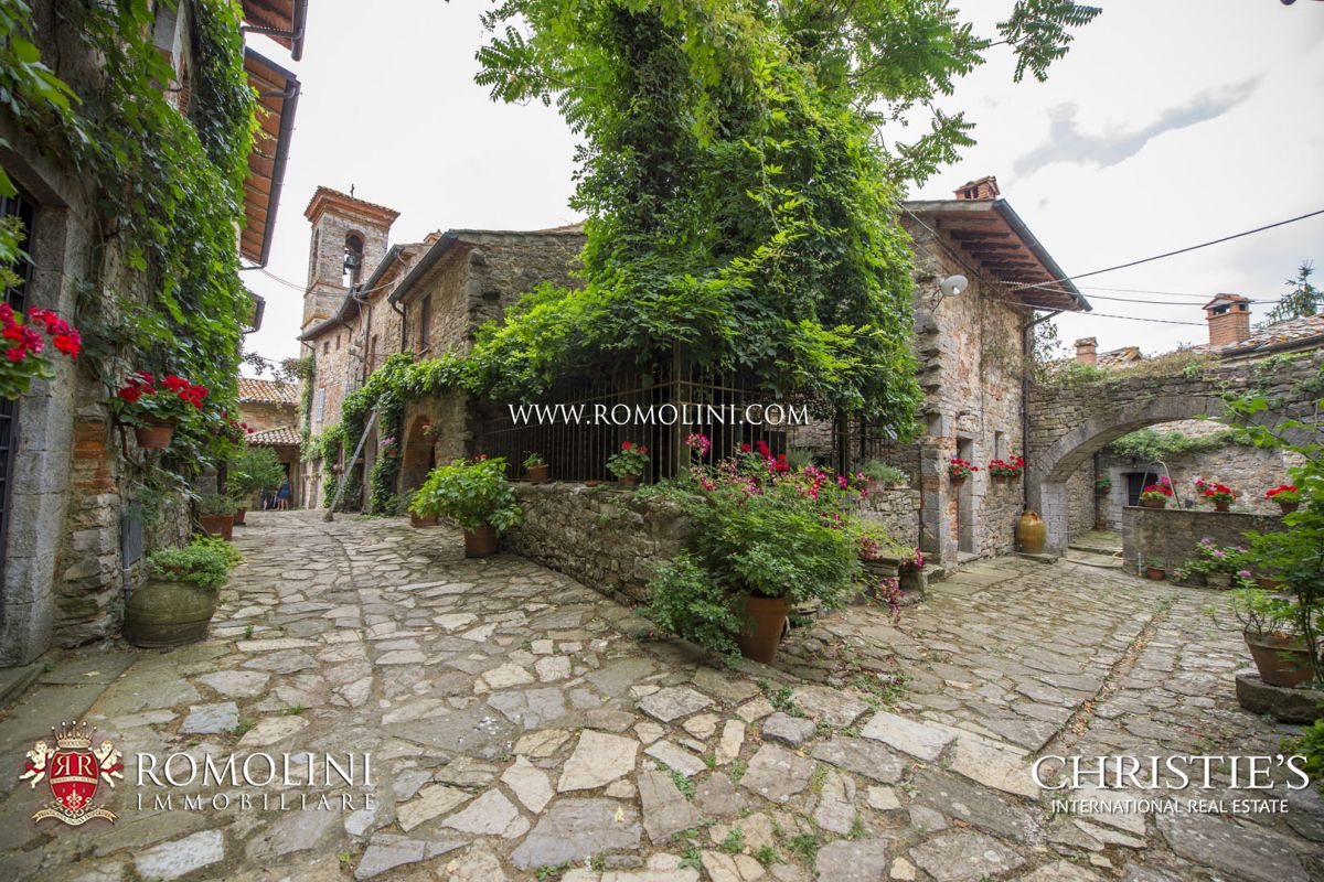 DORF ZUM VERKAUF IN DER TOSKANA, UMBRIEN, DORF MIT WEINBERGEN UND OLIVENHAINEN, DORF IN DEN CHIANTI-Hï¿½GELN, AREZZO, SIENA, FLORENZ