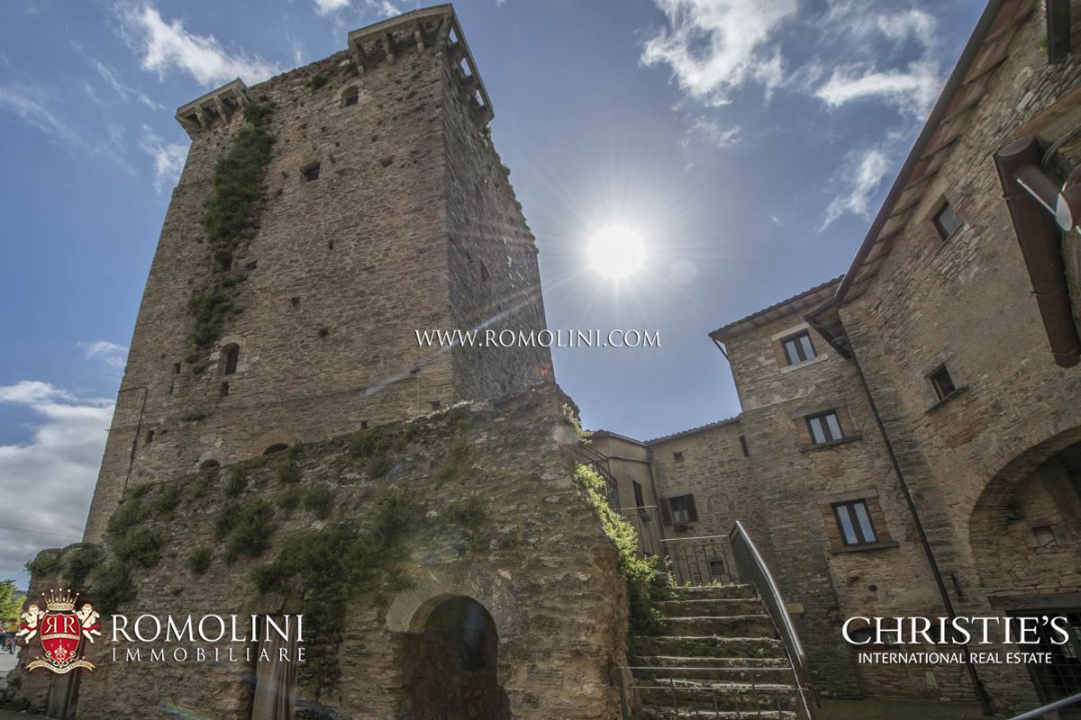 MITTELALTERLICHER TURM IN ITALIEN ZU VERKAUFEN 