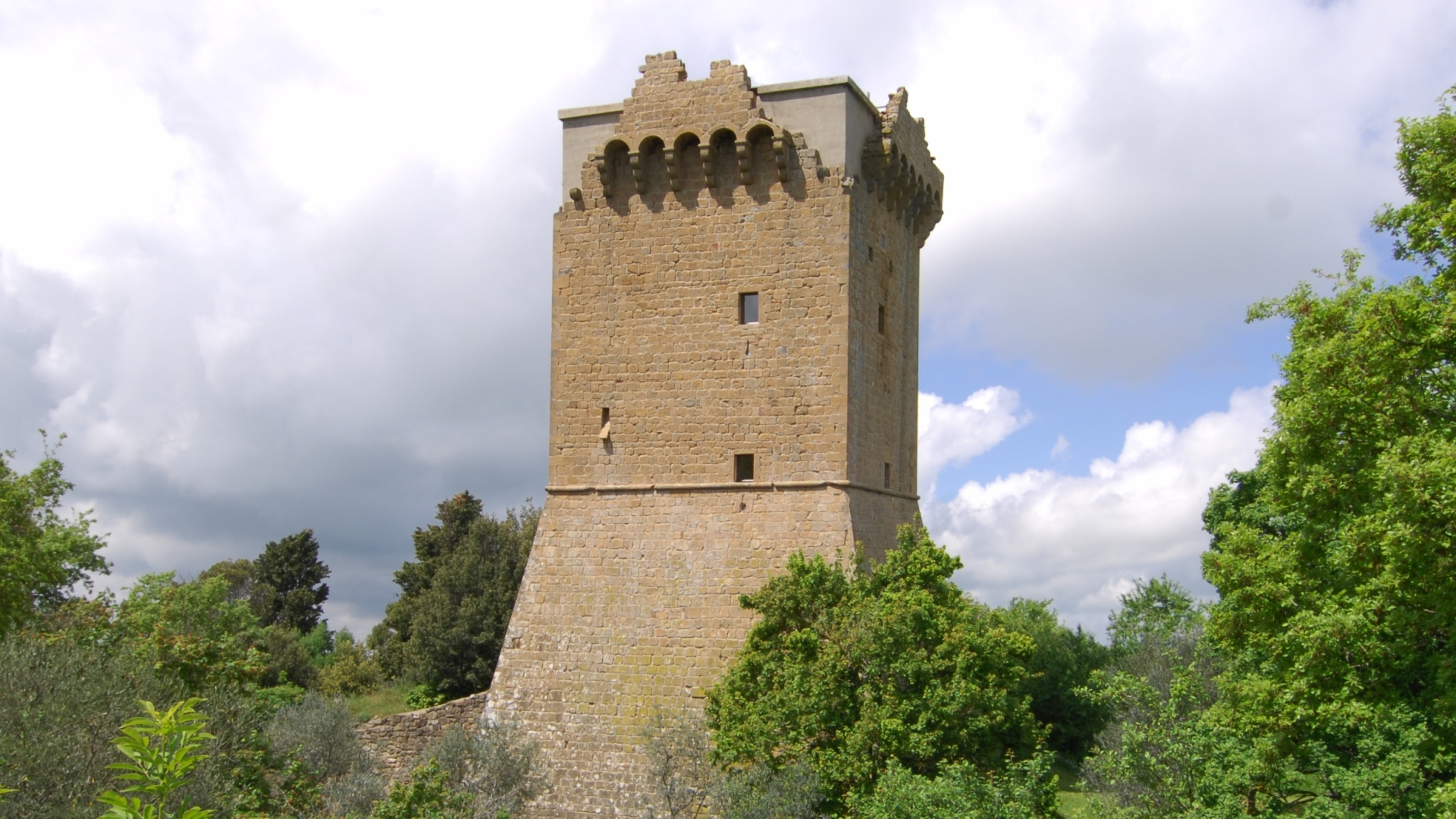 MITTELALTERLICHER TURM IN ITALIEN ZU VERKAUFEN 