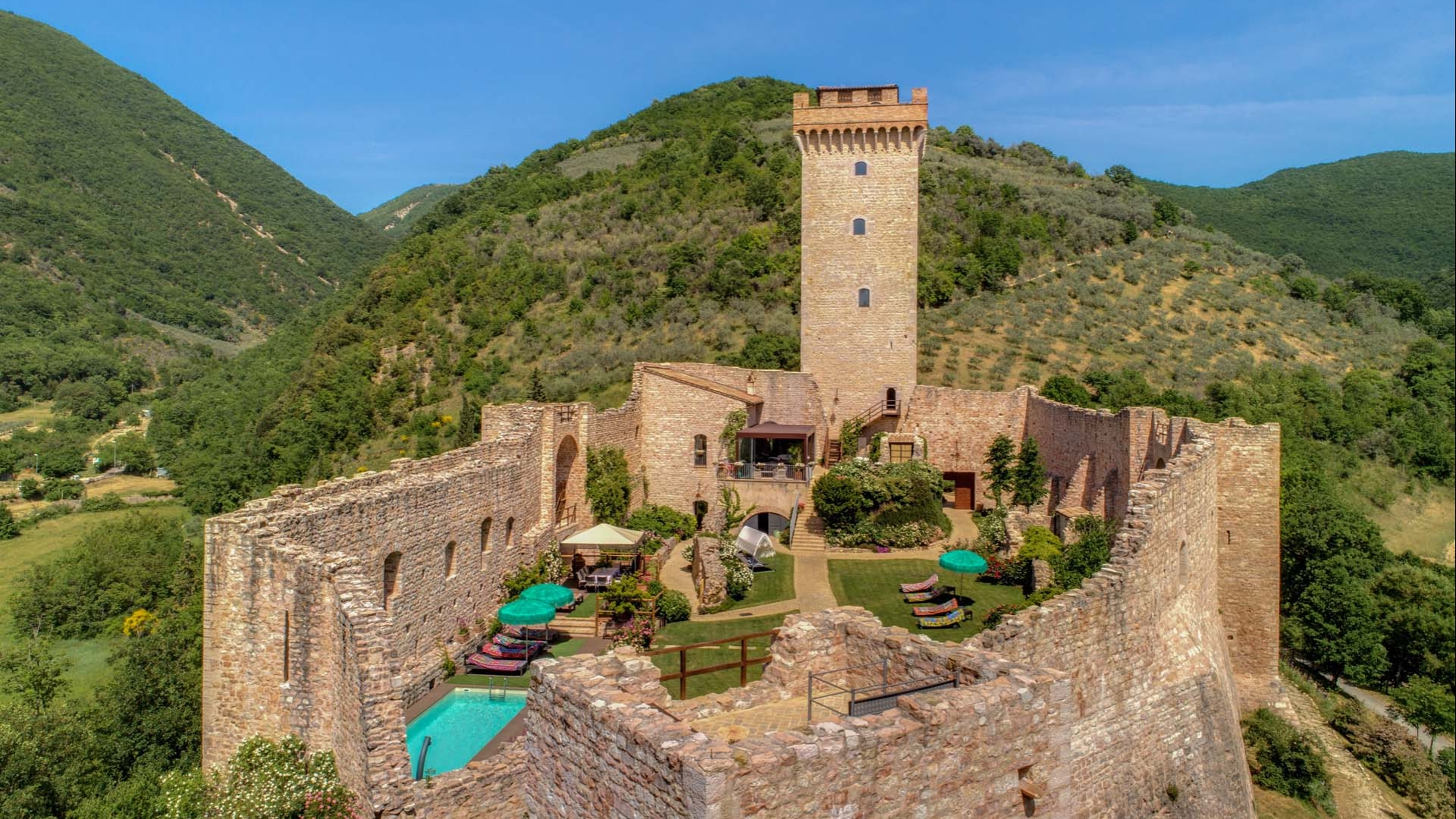 MITTELALTERLICHER TURM IN ITALIEN ZU VERKAUFEN 