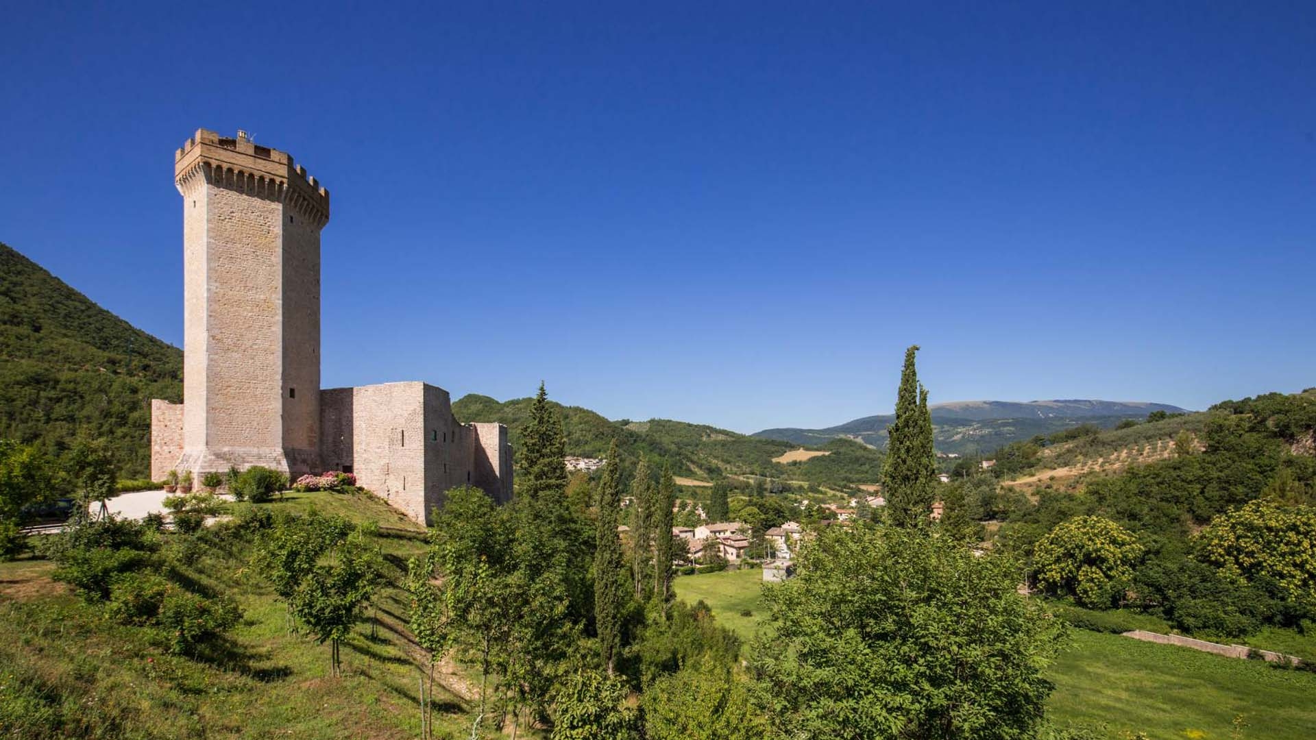 MITTELALTERLICHER TURM IN ITALIEN ZU VERKAUFEN 